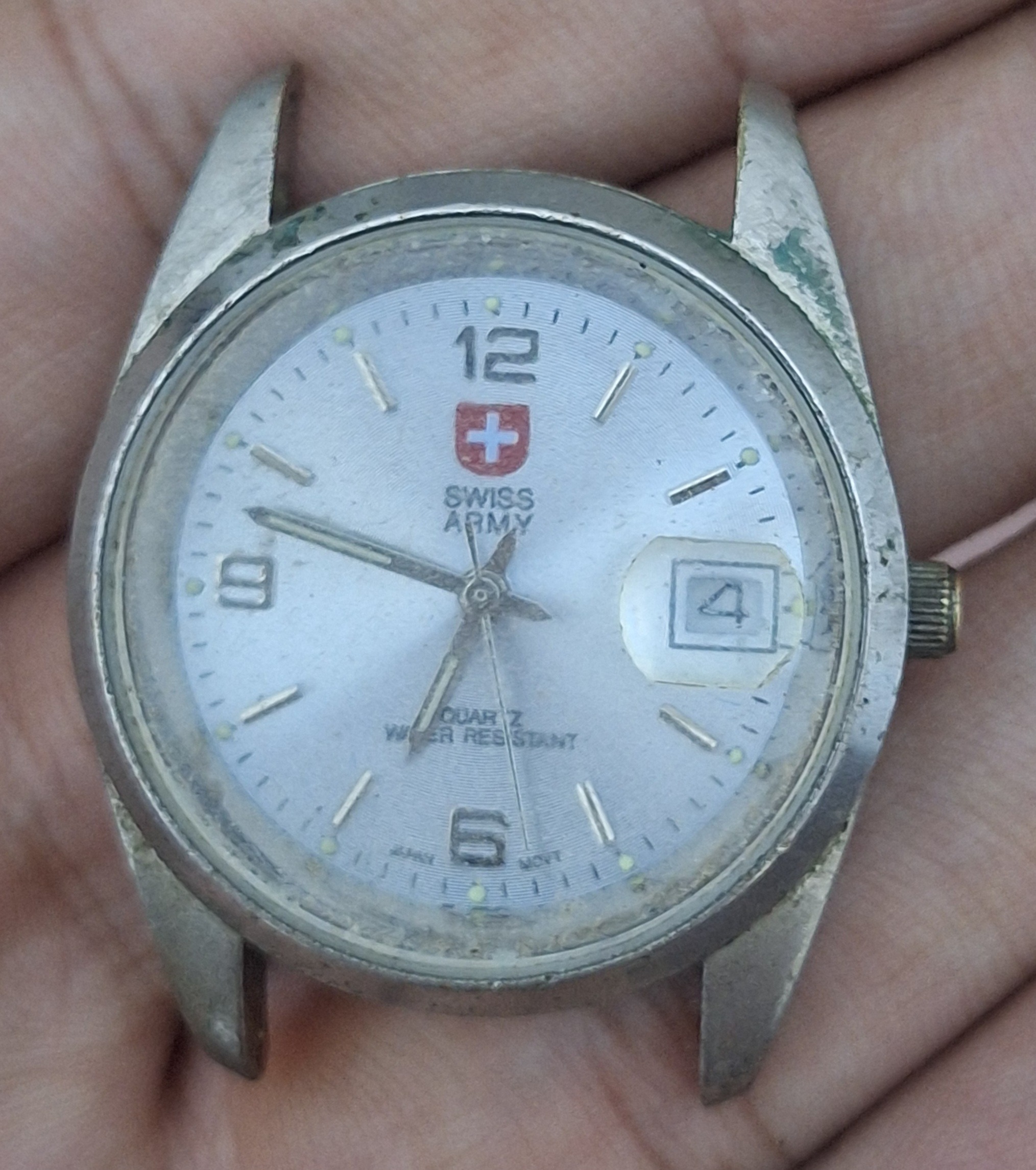 مزایده ساعت SWISS ARMY فقط 1 تومن