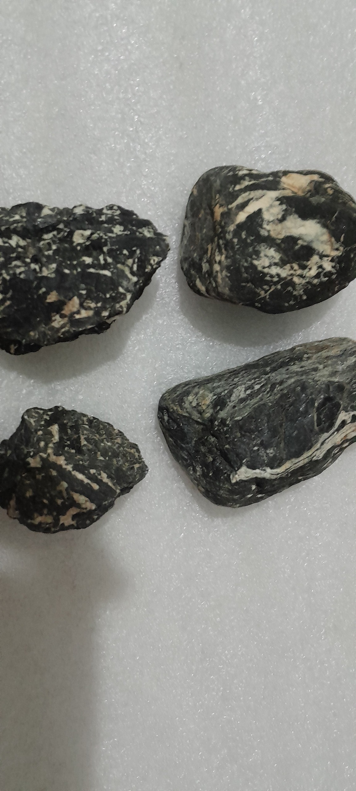 تورمالین  دو رنگ