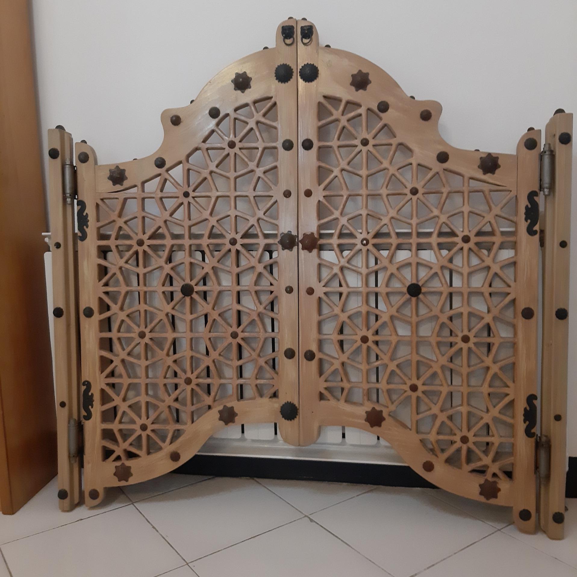 درب چوبی کابوی(گره چینی /گل میخ و لولا نصب شده