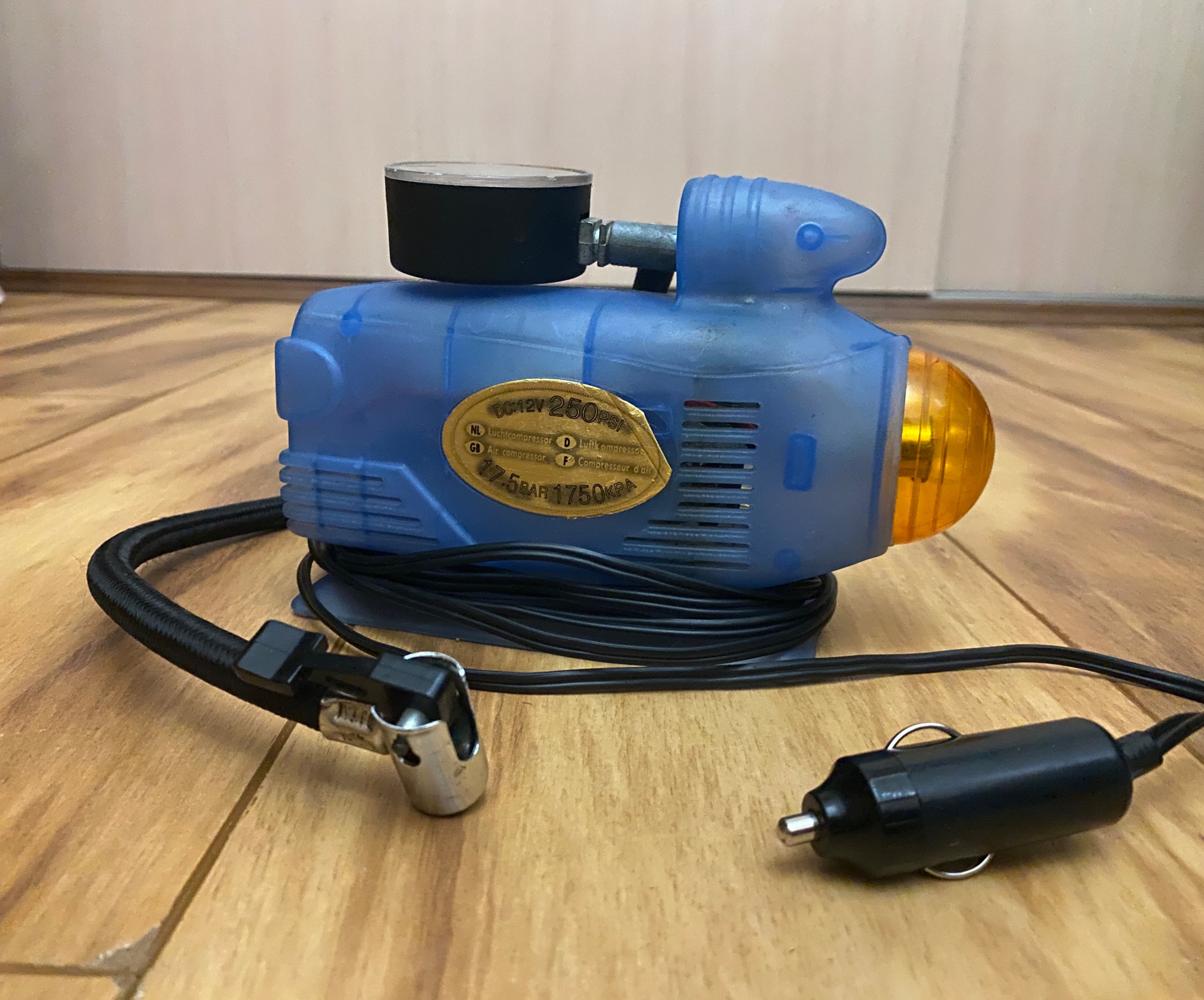 کمپرسور پمپ باد تایر لاستیک فندکی برقی خودرو ماشین