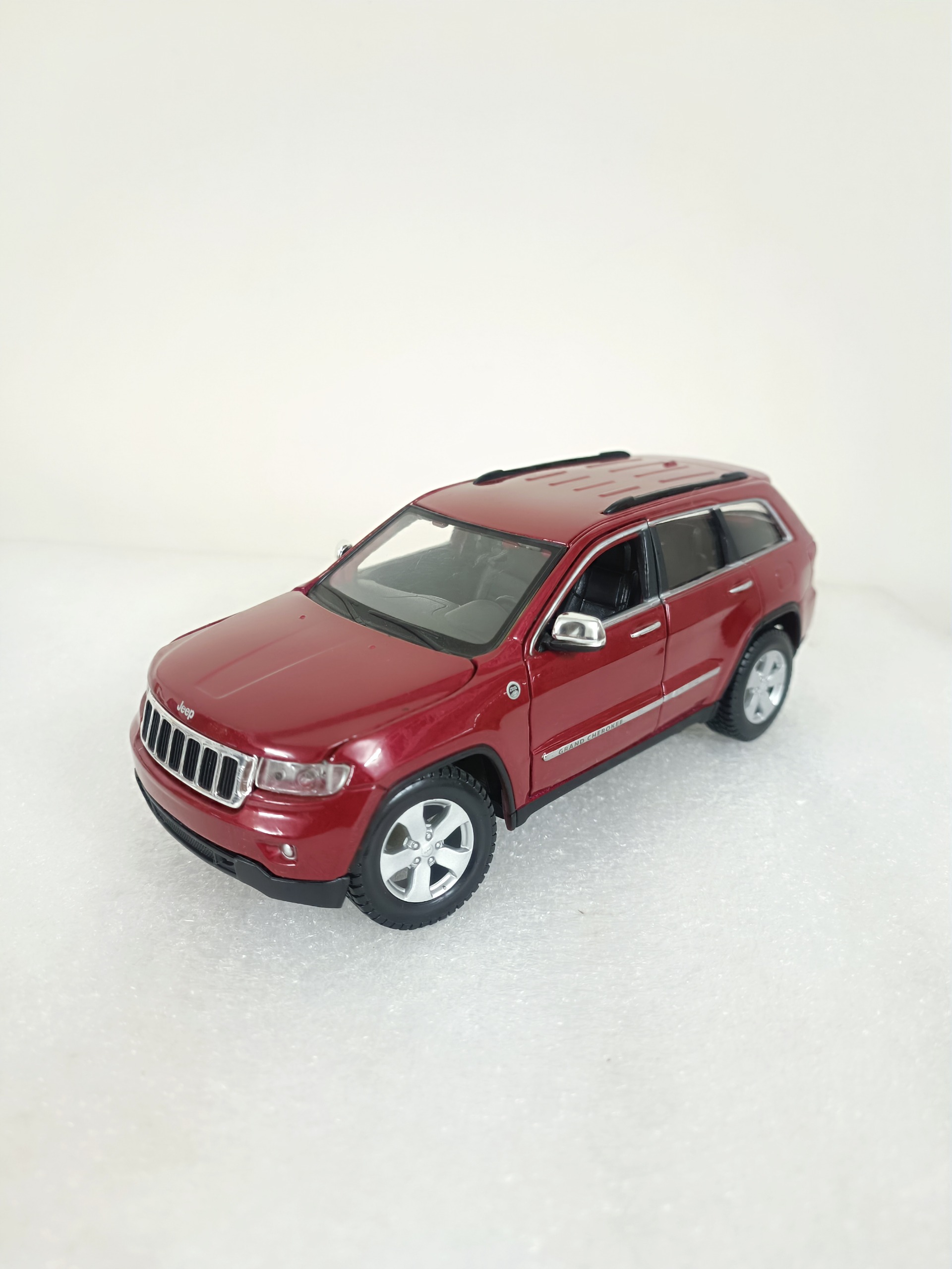 ماکت ماشین فلزی جیپ مایستو