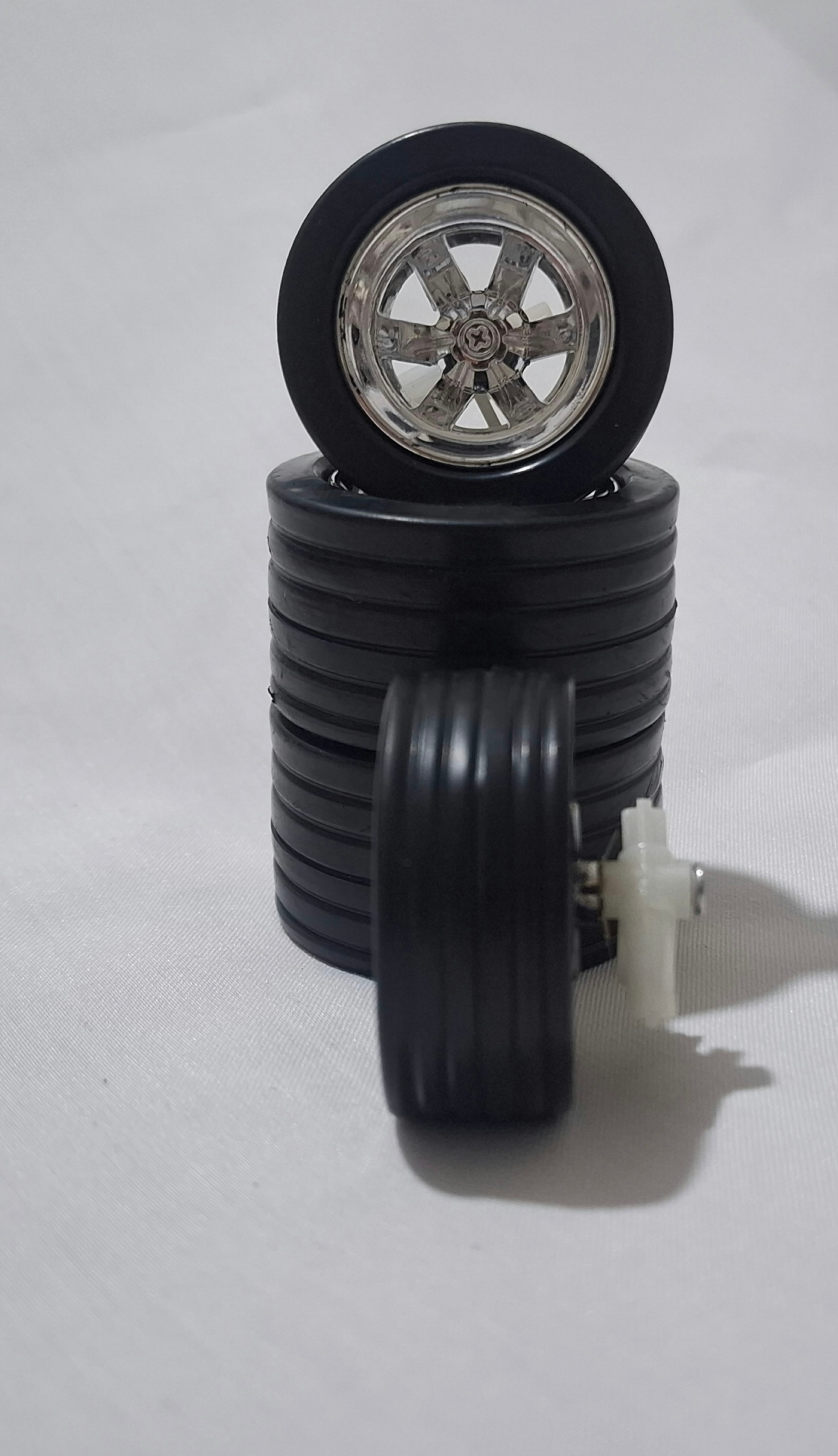 چرخ ماشین کنترلی کد (1)