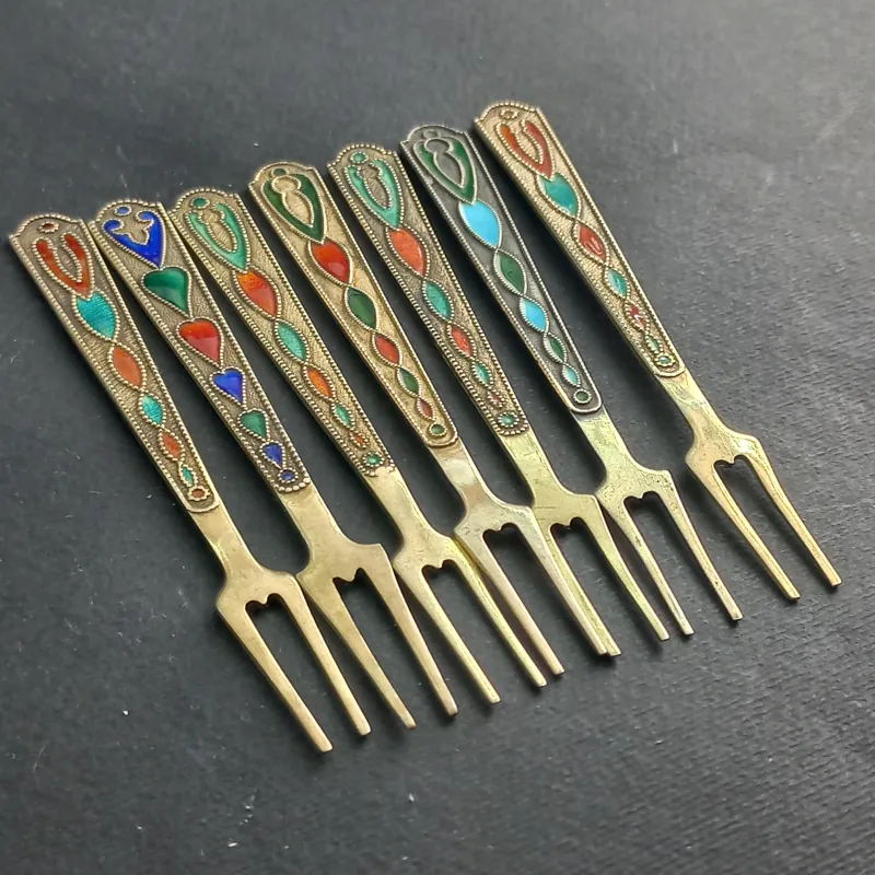 چنگال نقره و مینا هر عدد 5،8 گرم