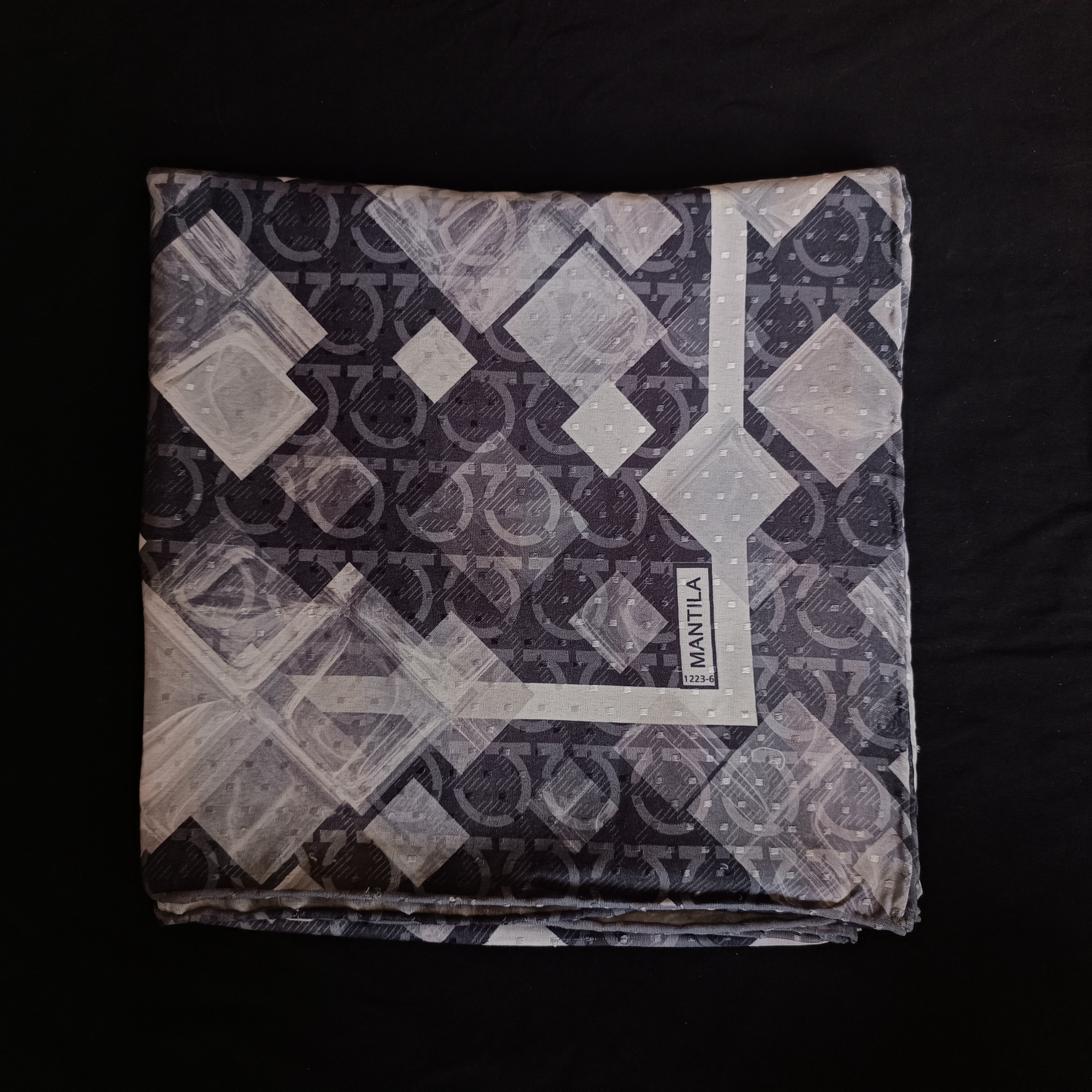 روسری دور دوز مجلسی نخی زنانه برند MANTILA