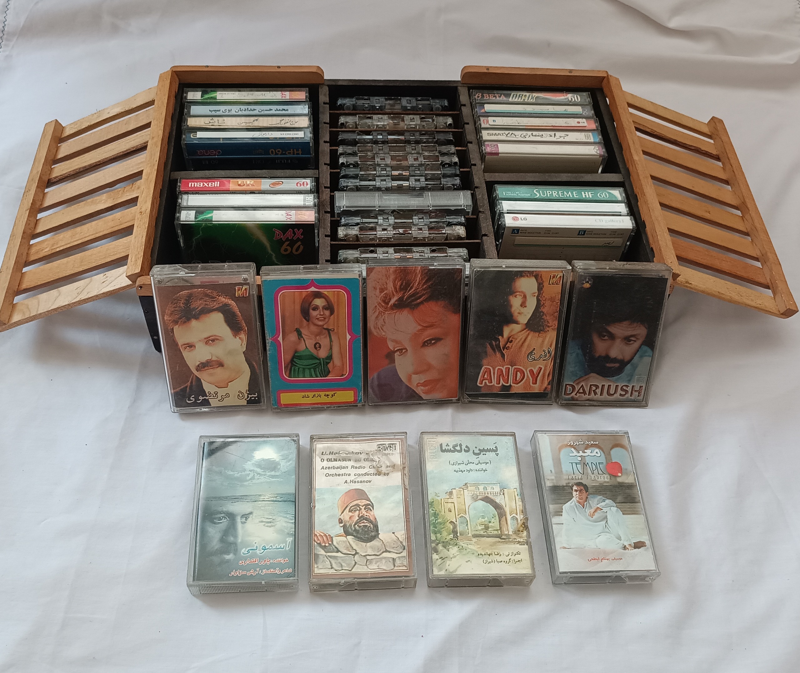 نوار کاست با جعبه (ترند این روز های آنتیک)