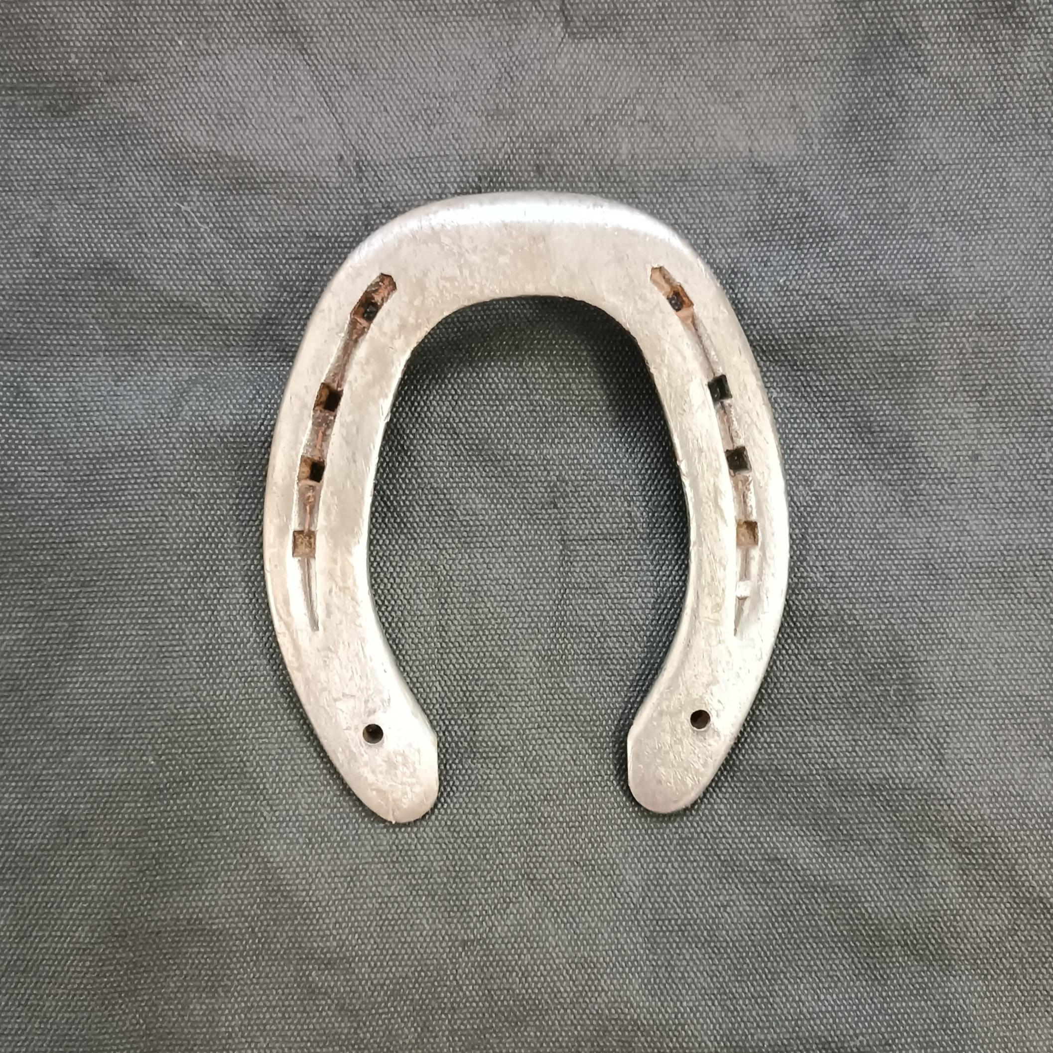 نعل اسب پاخورده فولادی اصل خارجی مارکدار(حراج)