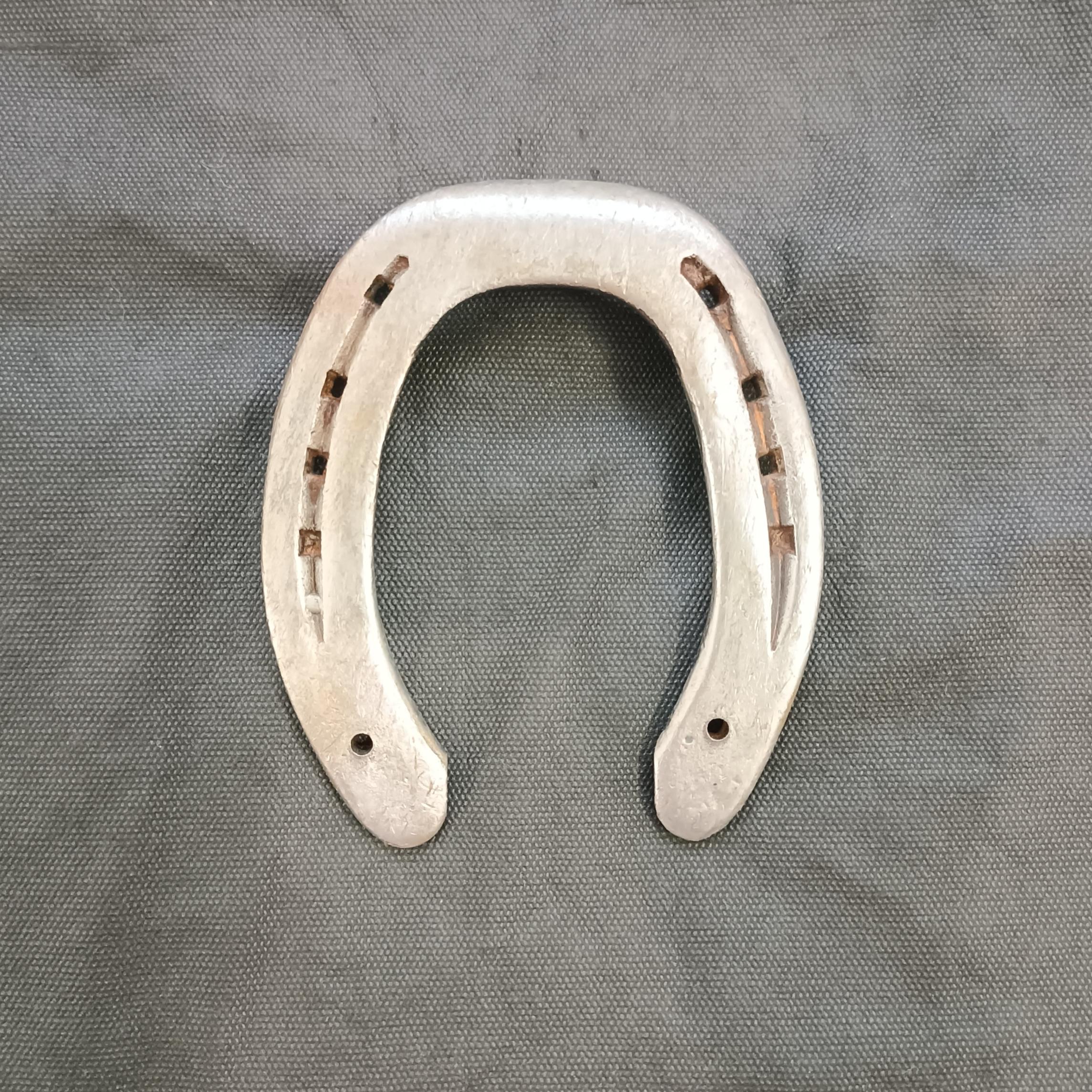 نعل اسب پاخورده فولادی اصل خارجی مارکدار(حراج)