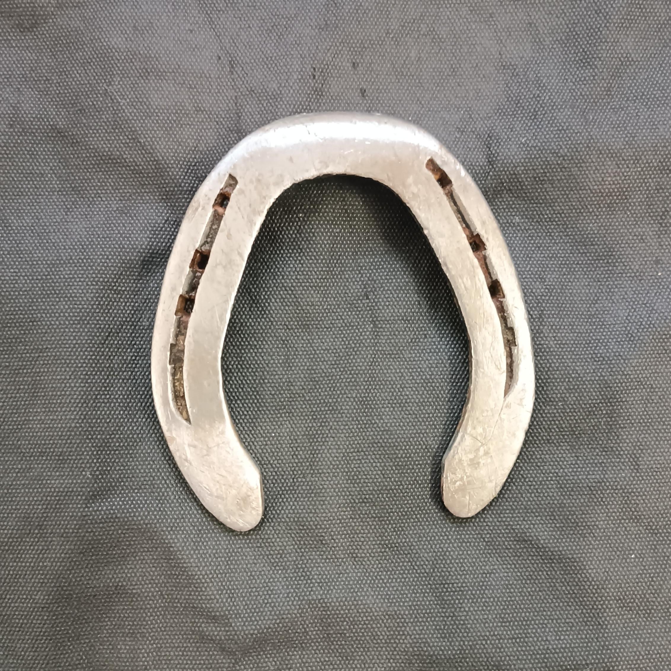 نعل اسب پاخورده فولادی اصل خارجی مارکدار(حراج)