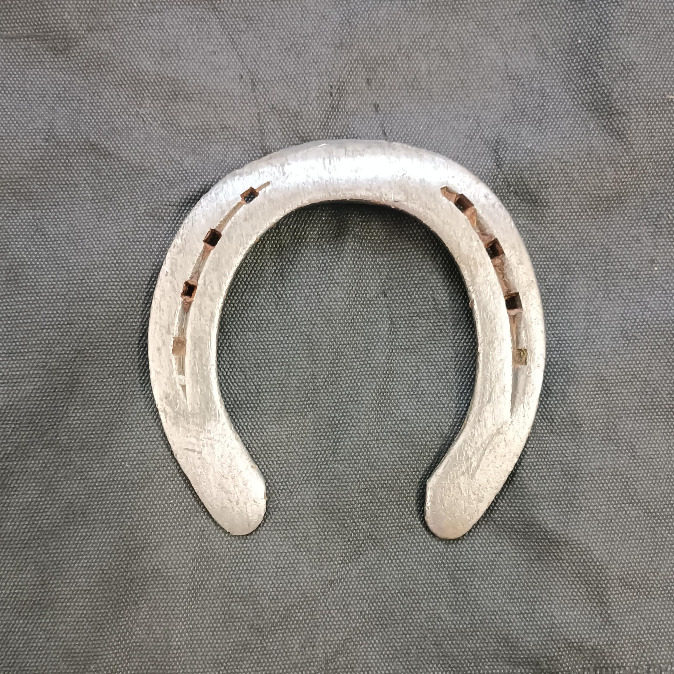 نعل اسب پاخورده فولادی اصل خارجی مارکدار(حراج)