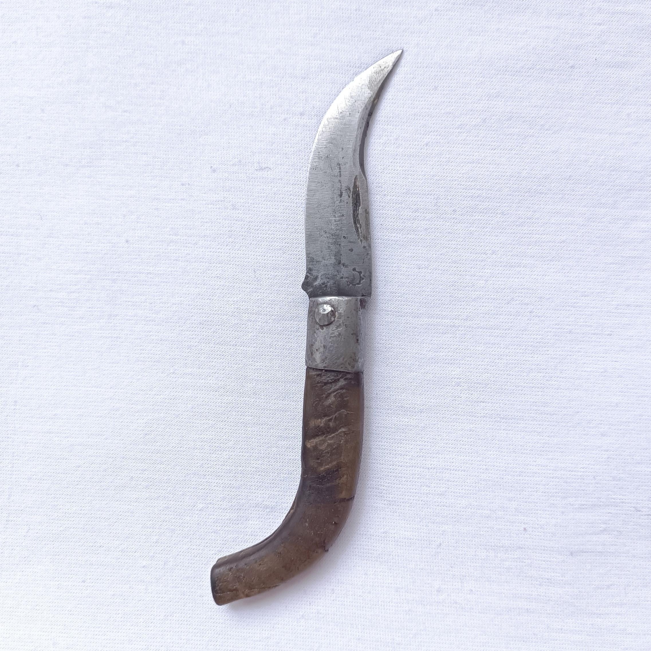 چاقو دست ساز فولادی با دسته ی شاخ قدیمی