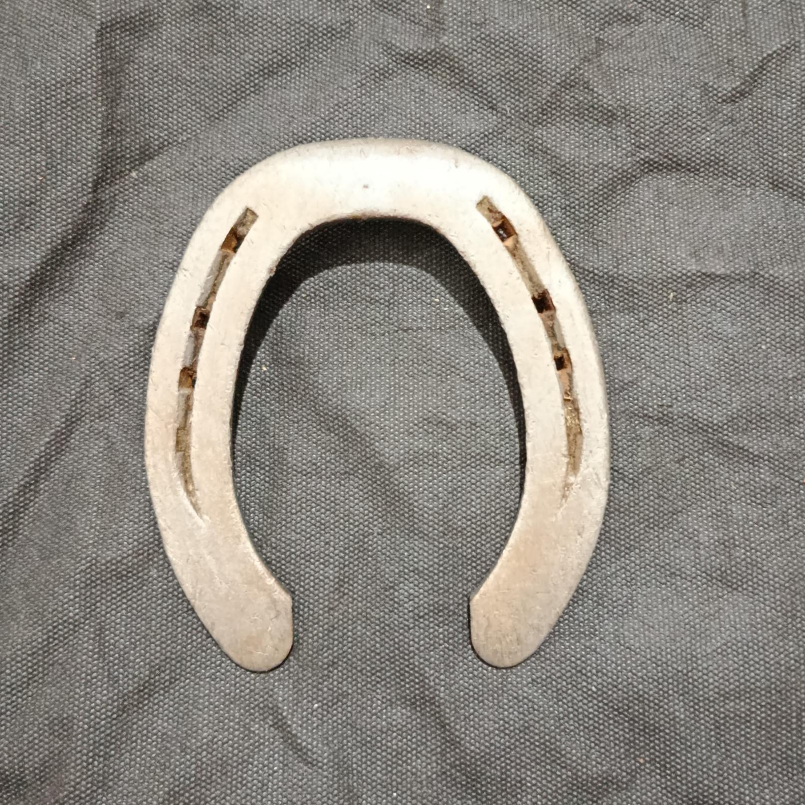 نعل اسب پاخورده فولادی اصل مارکدار برند STRIKER