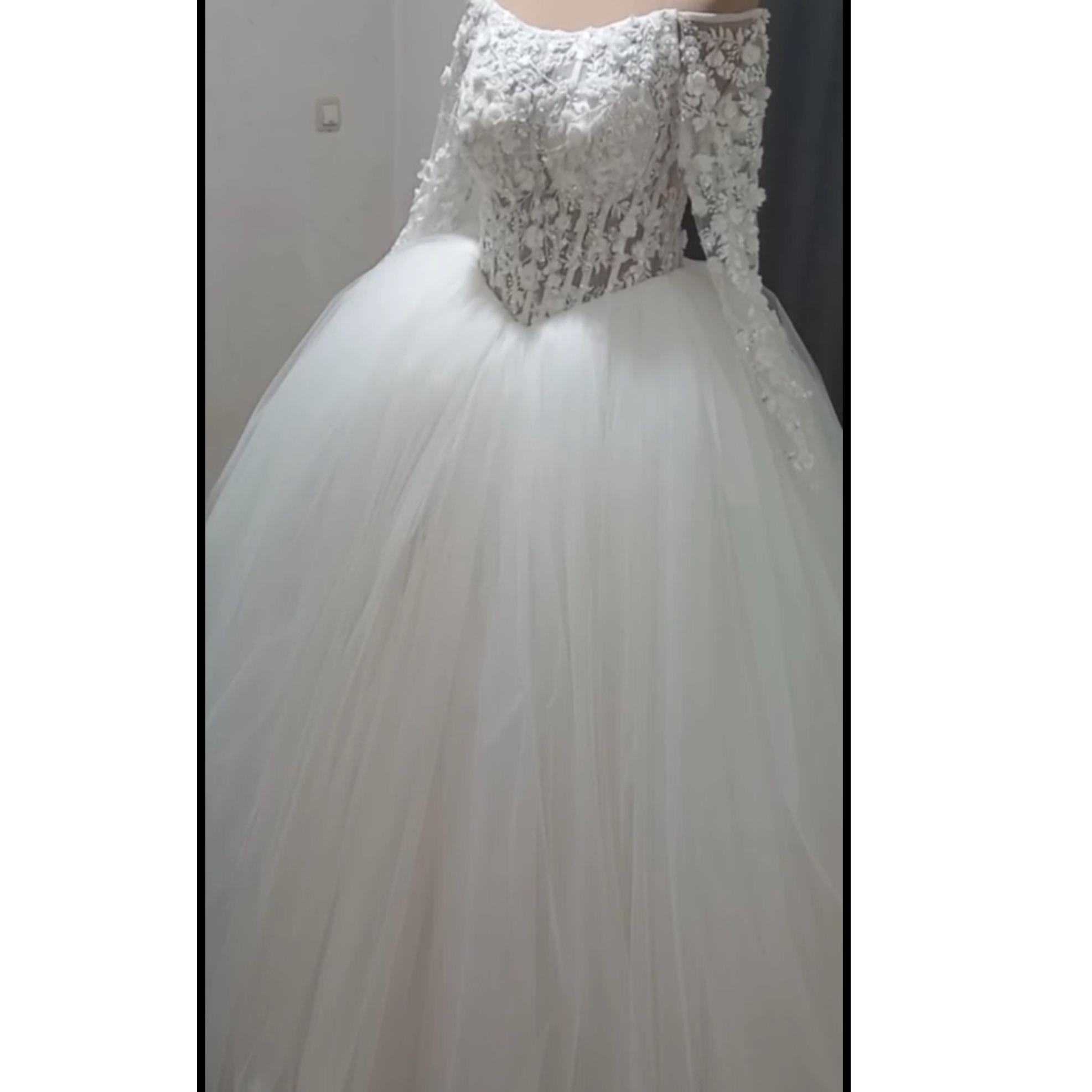 لباس عروس دانتل گل برجسته