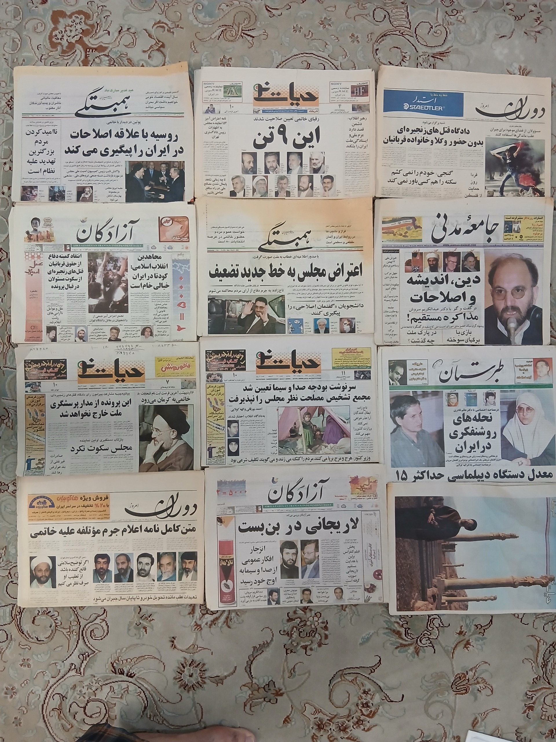 12 تا روزنامه قدیمی