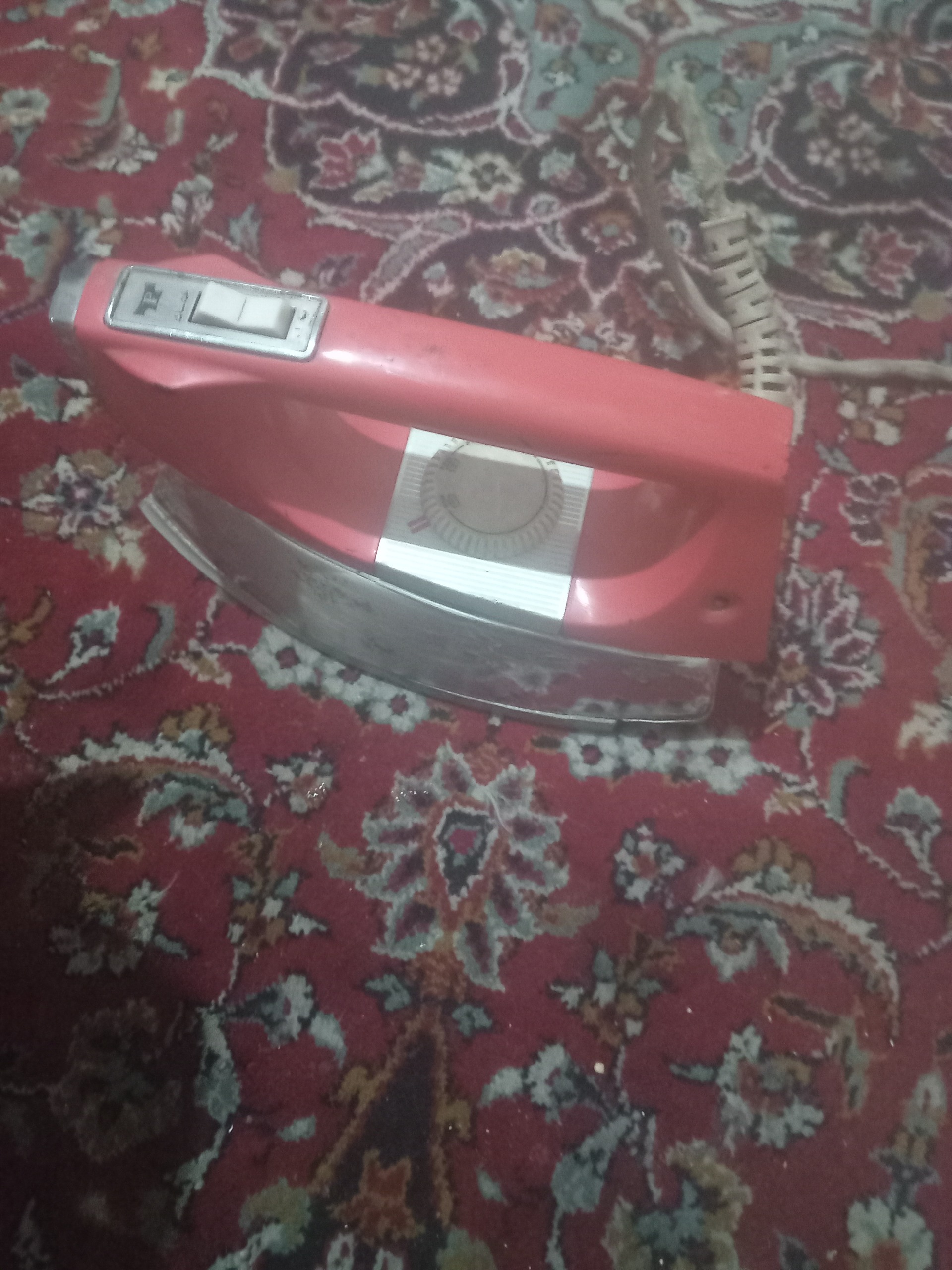 اتو قدیمی سالم تمیز