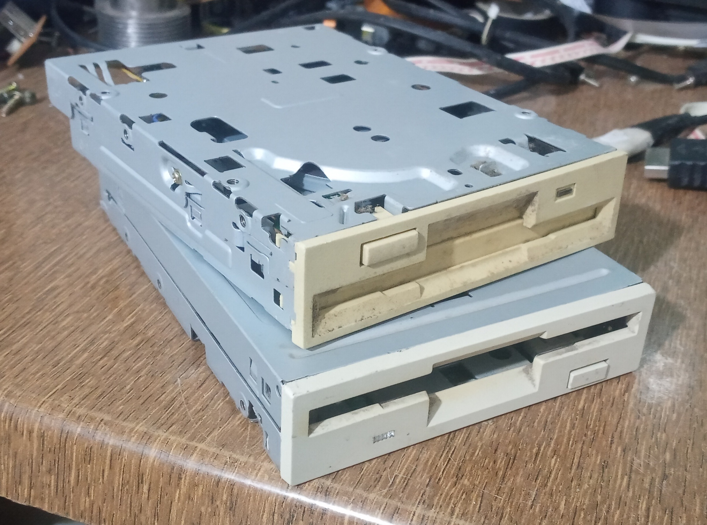 فلاپی درایو کامپیوتر قدیمی