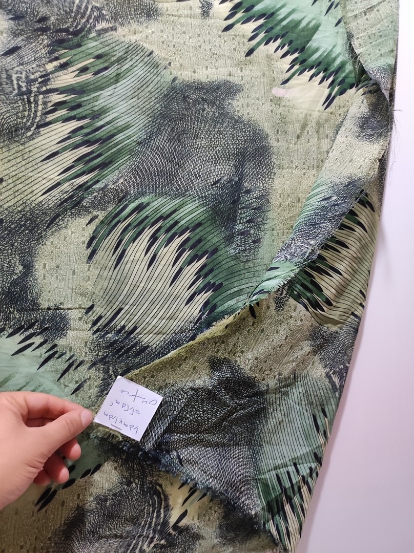 پارچه کاملا نو کد 140 به متراژ 2.25 متر مربع