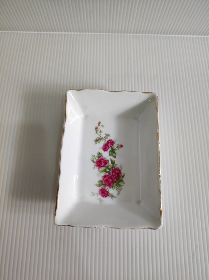 کره خوری چینی مرجان قدیمی طرح گلسرخی آنتیک
