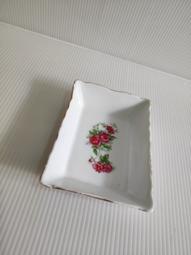 کره خوری چینی مرجان طرح گلسرخی قدیمی کلکسیونی