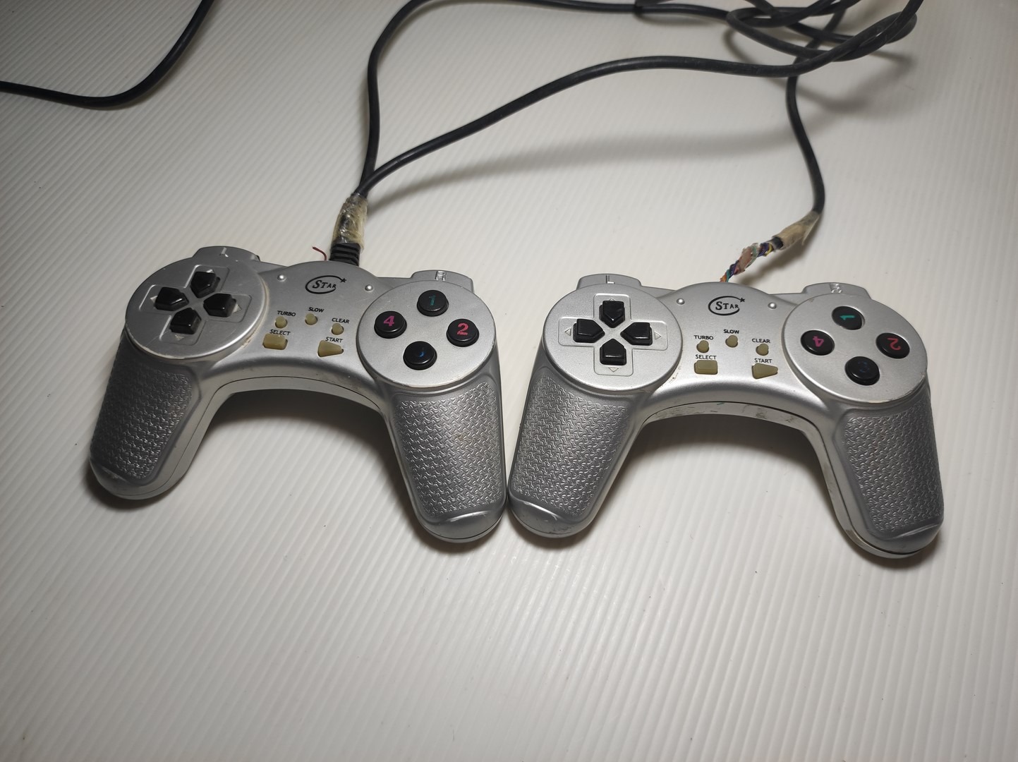 جفت دسته بازی کامپیوتر قدیمی با کیفیت- تست نشده