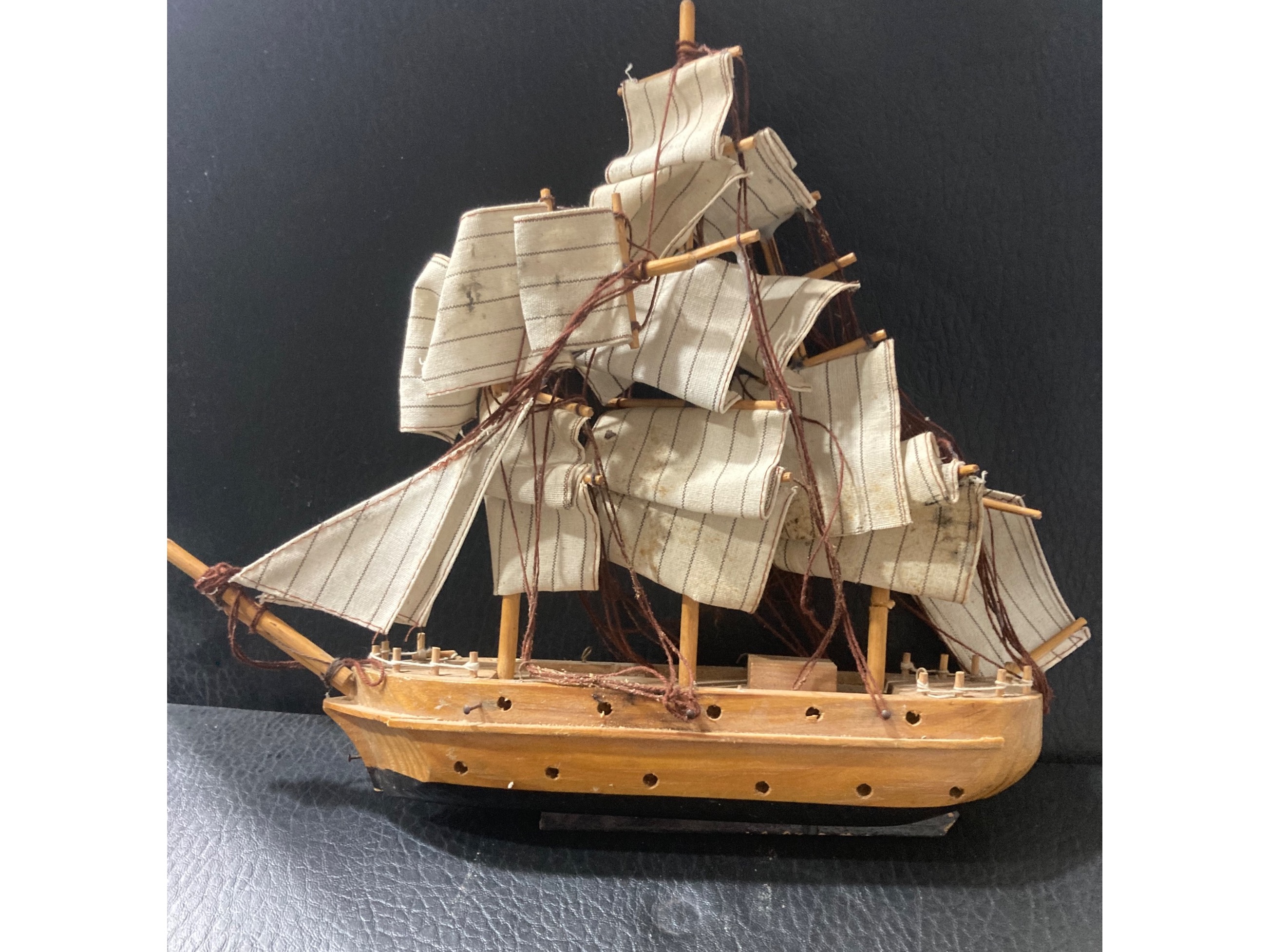 کشتی چوبی بدون شکستگی