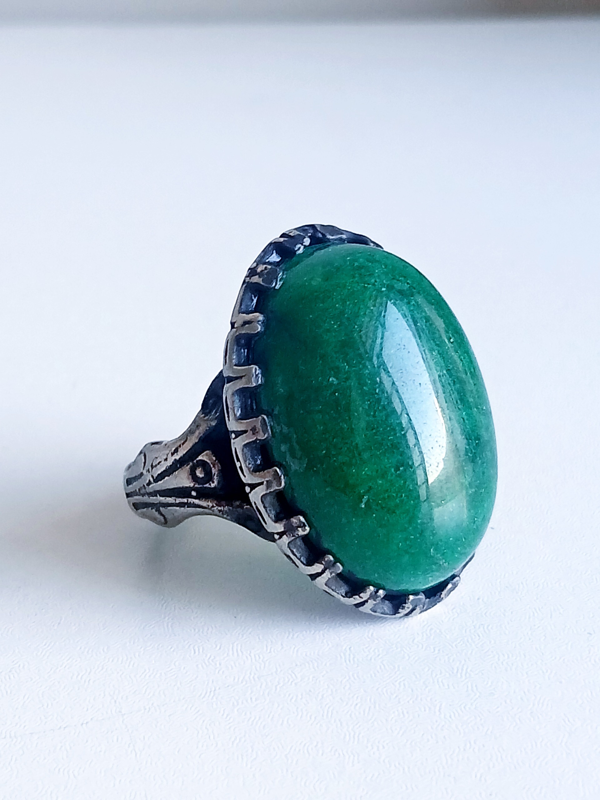 انگشتر جید سبز زمردی درشت و زیبا