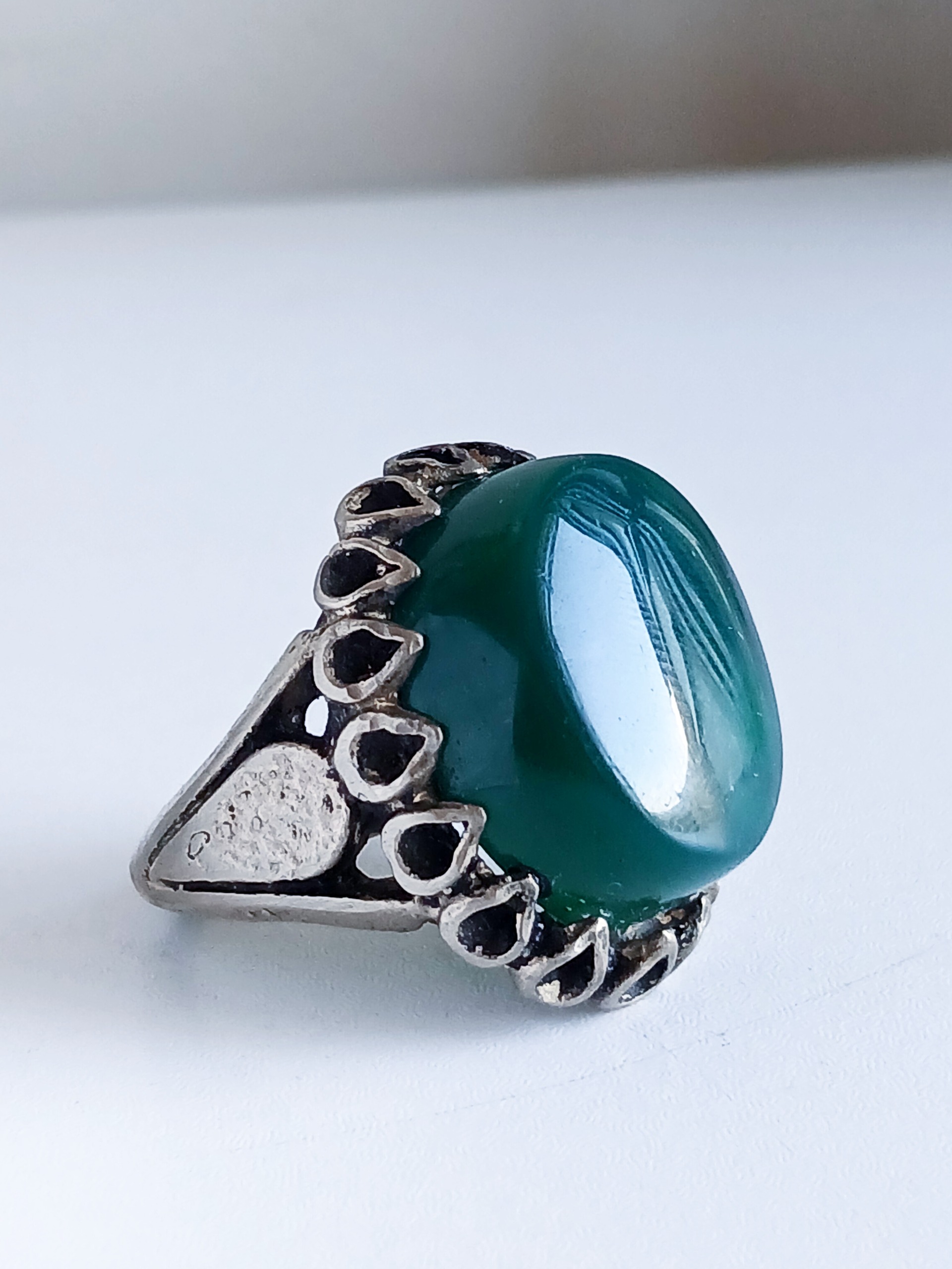 انگشتر عقیق سبز یشمی زیبا و نابی