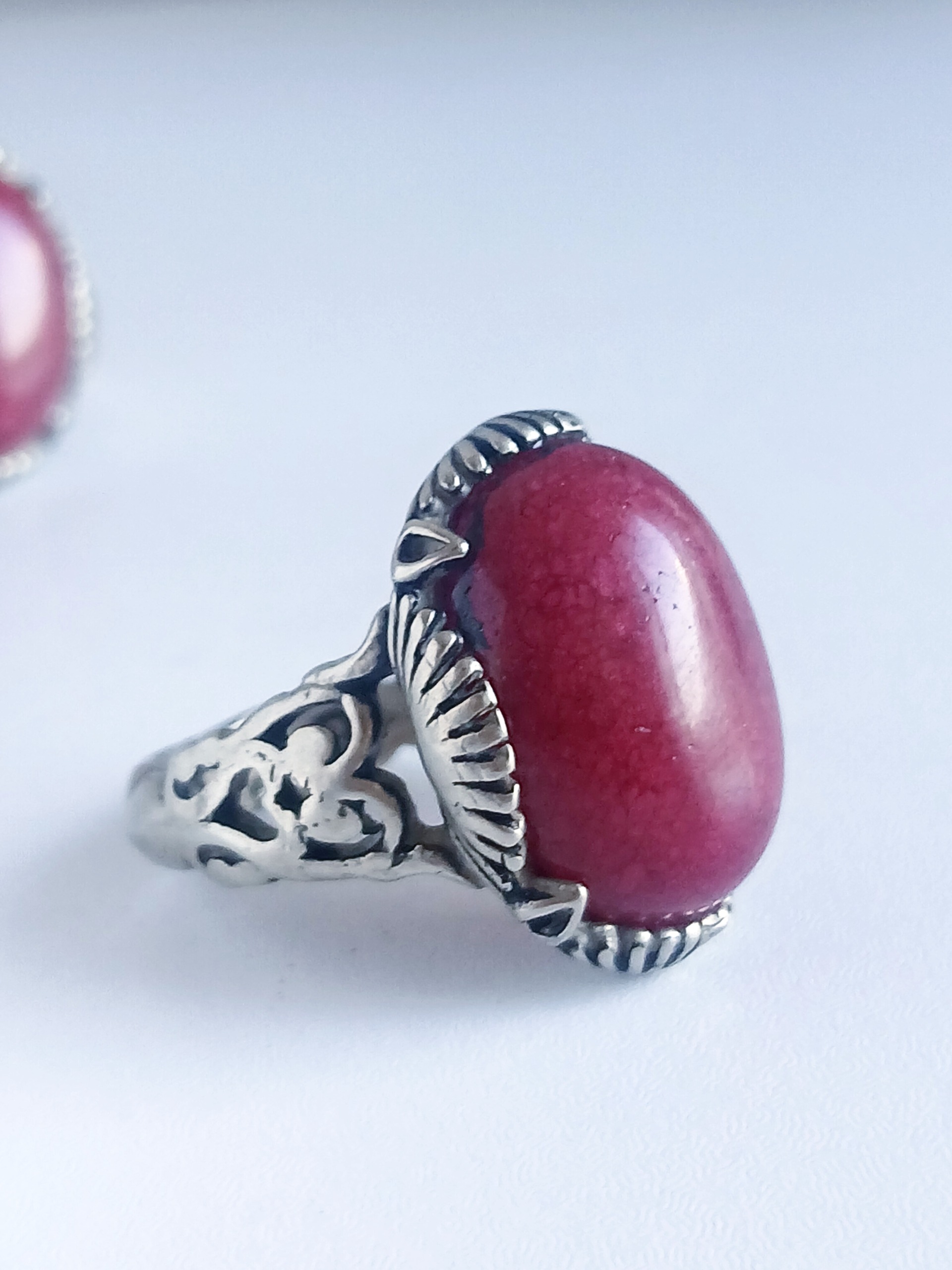 انگشتر جید سرخ یاقوتی زیبا