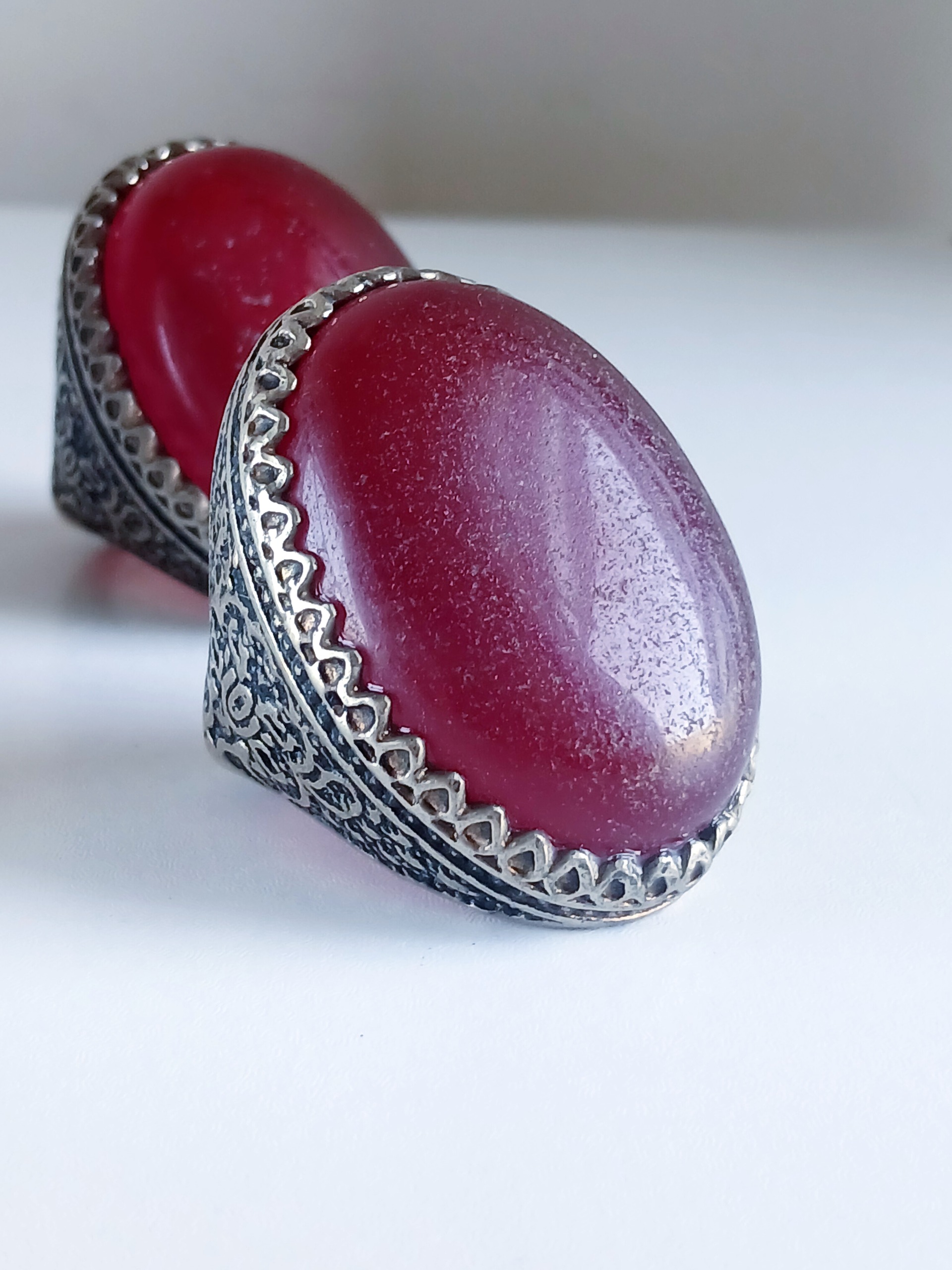 انگشتر جید سرخ درشت و کلکسیونی