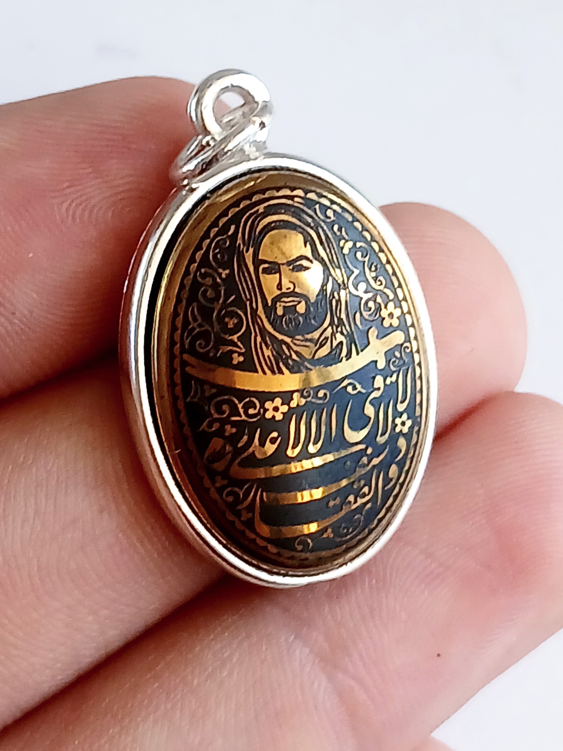 پلاک آویز حدید طلایی شمایل مولا علی و ذولفقار