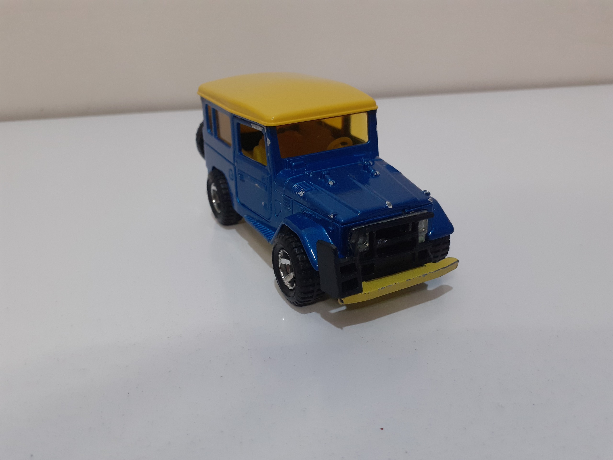 ماکت ماشین فلزی تویوتا ماژورت قدیمی