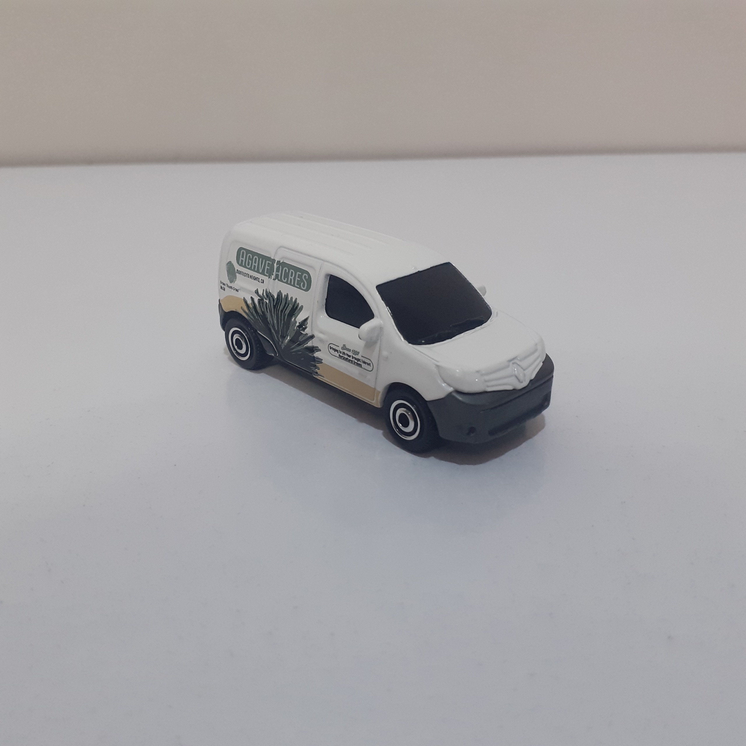 ماکت ماشین فلزی مچباکس matchbox ون رنو
