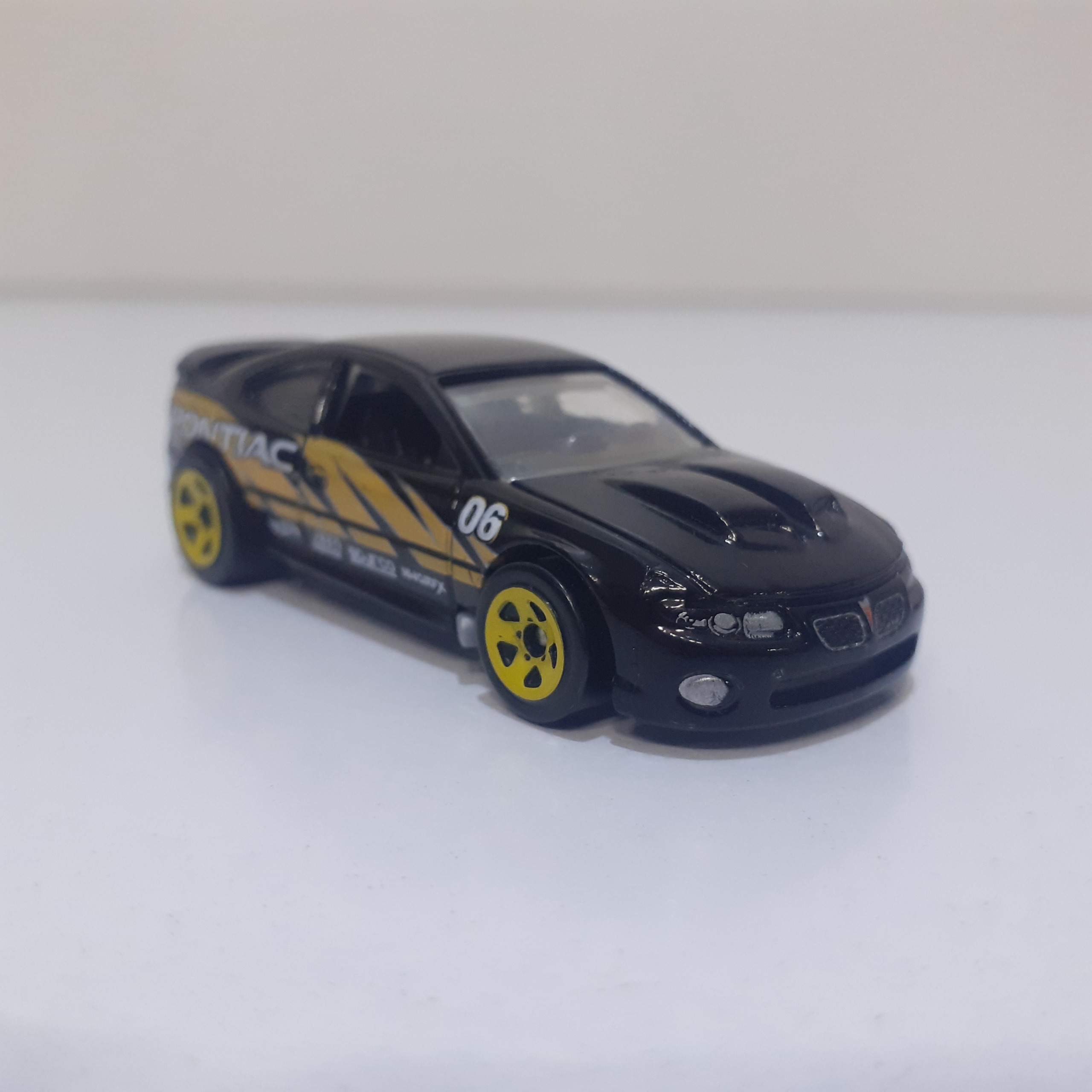 ماکت ماشین فلزی مچباکس matchbox پونتیاک GTO
