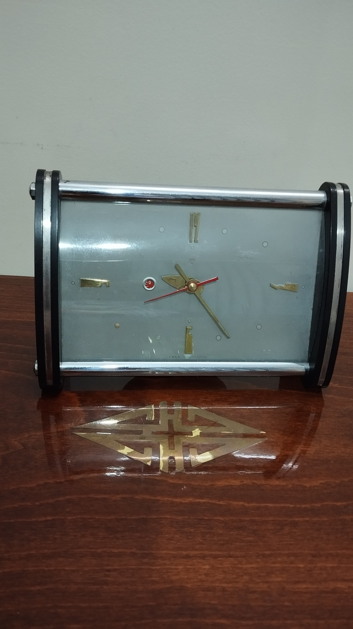 ساعت رومیزی قدیمی