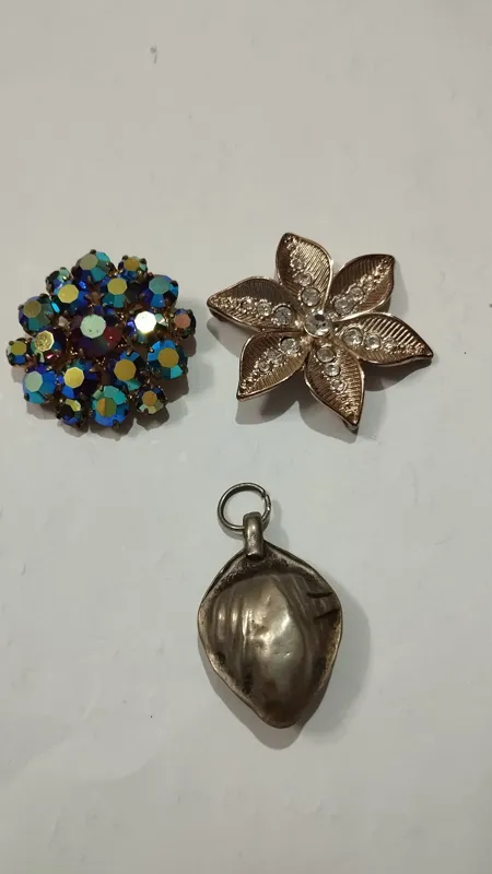 سنجاق سینه قدیمی