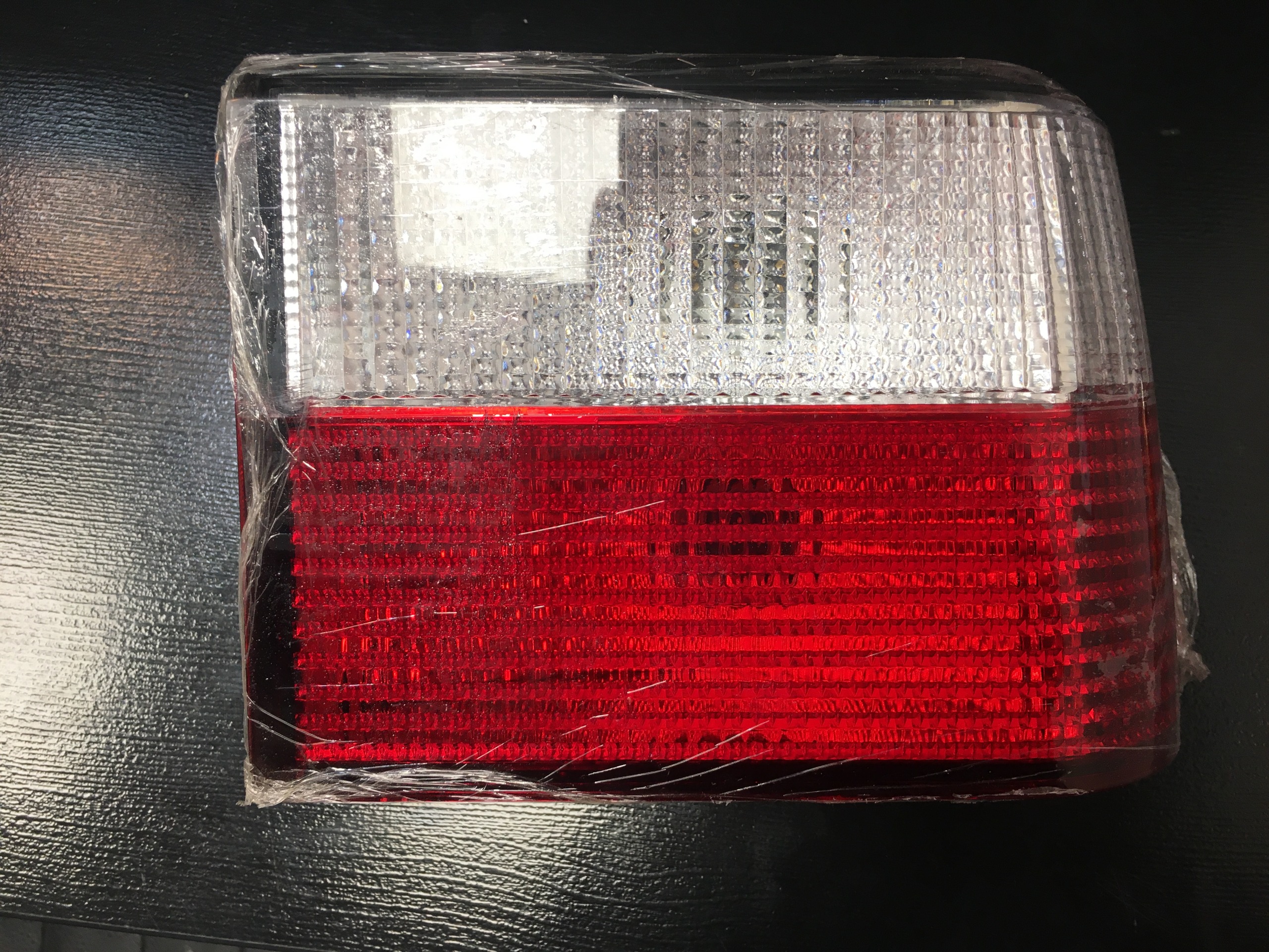 چراغ خطر عقب راست روی گلگیر زانتیا