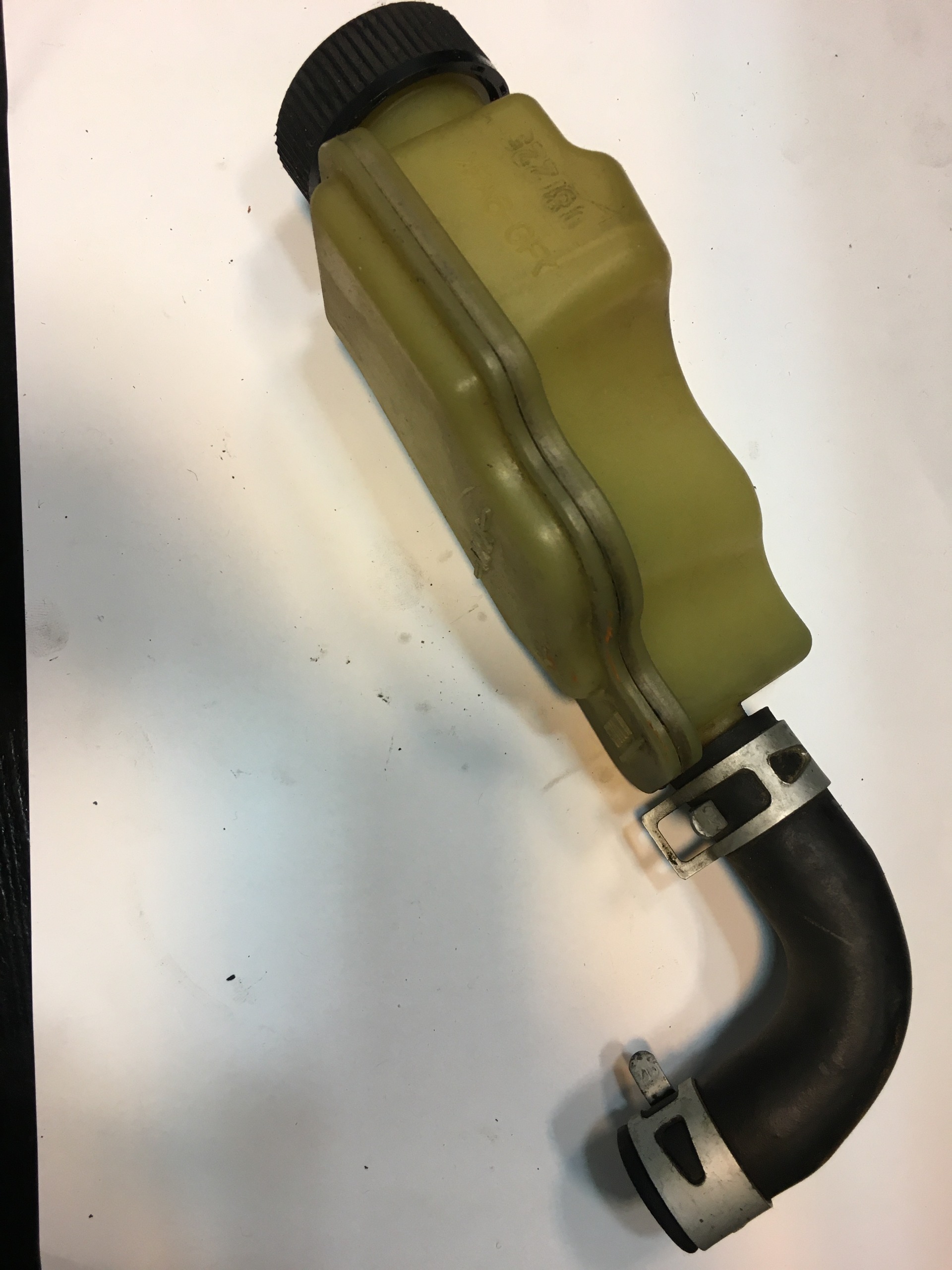 منبع روغن هیدرولیک مزدا