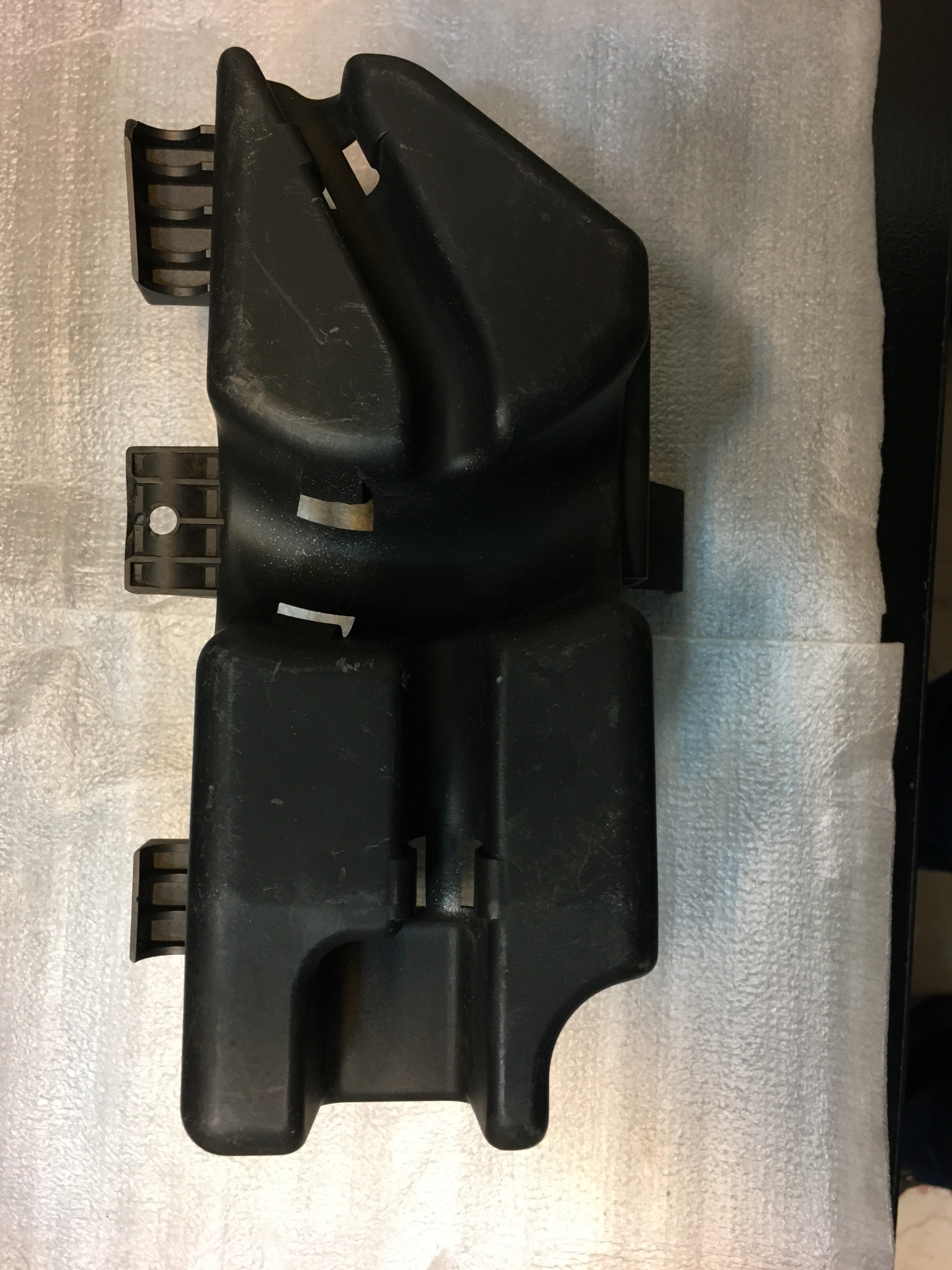 پایه نگهدارنده سیم کشی اصلی روی موتور زانتیا