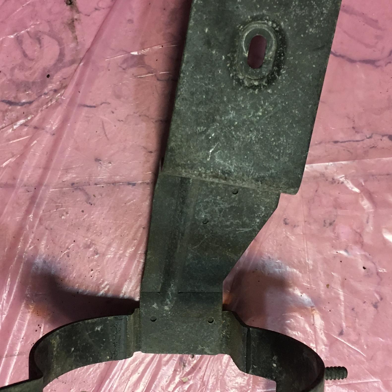 پایه مخزن بغل رادیاتور کولر زانتیا