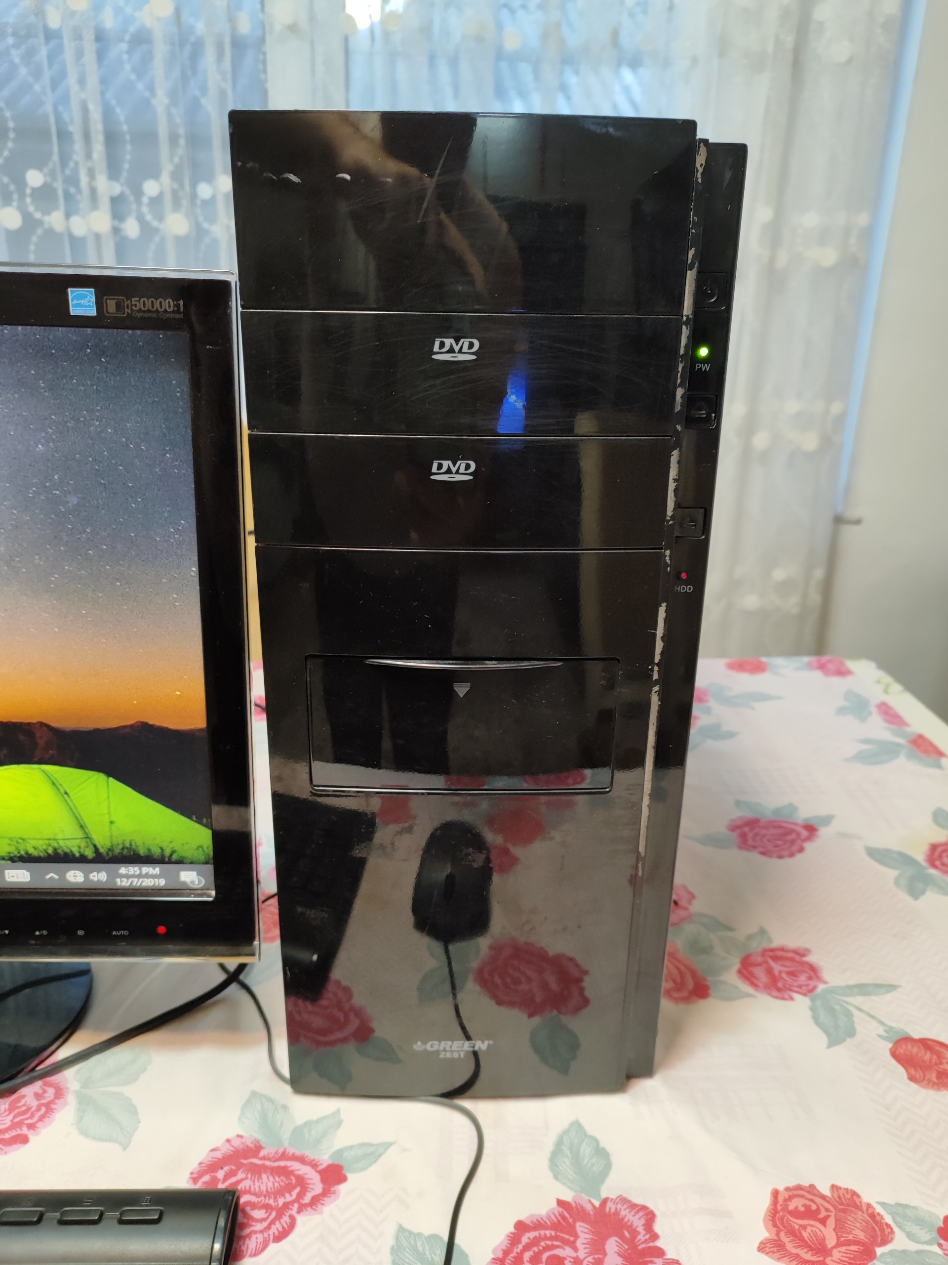 کیس 4هسته با رم 8 ddr3 هارد 500 و ssd گرافیک 2