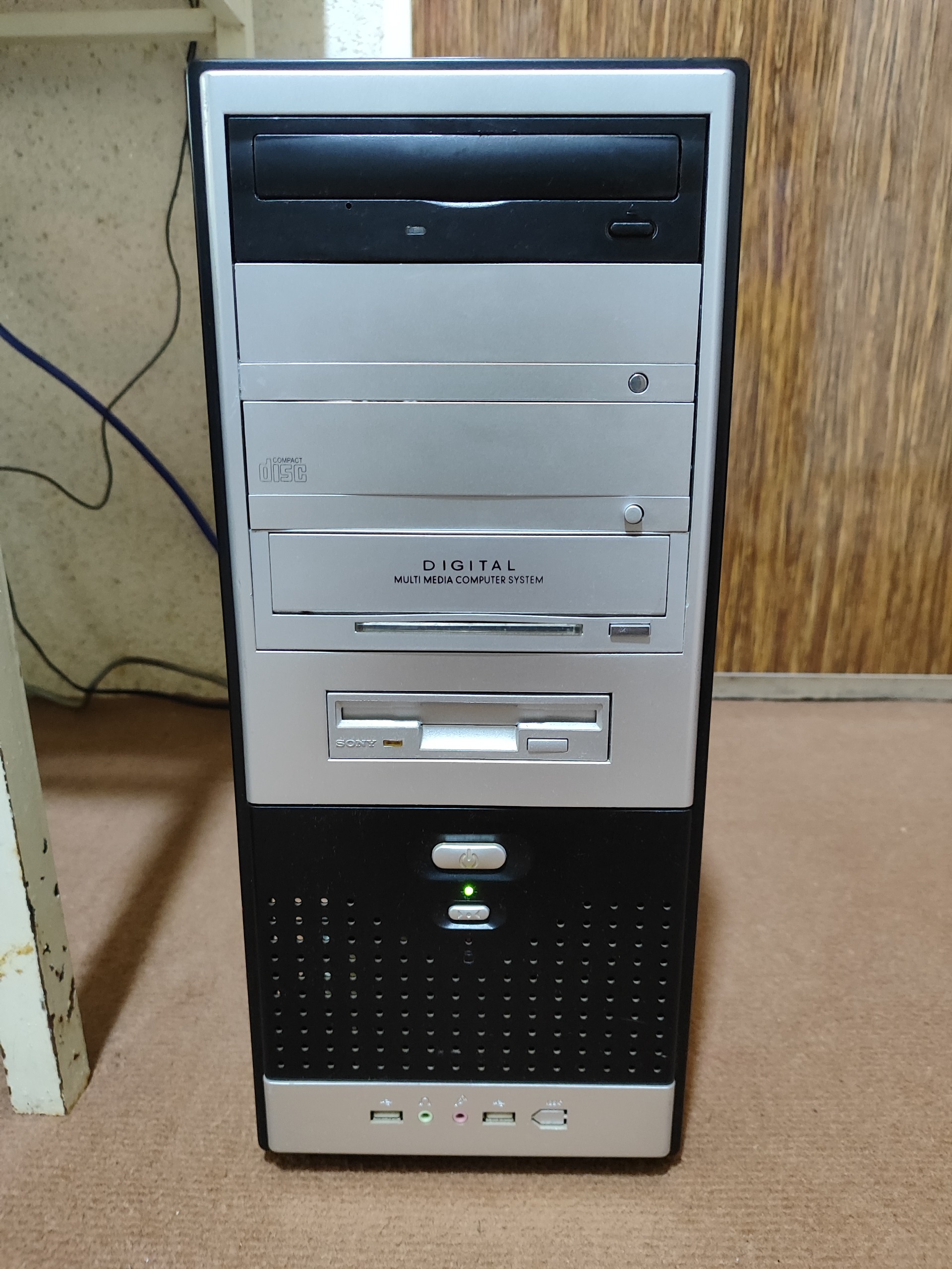 کیس 4600 با رم 4 ddr2 هارد 250 گرافیک 1