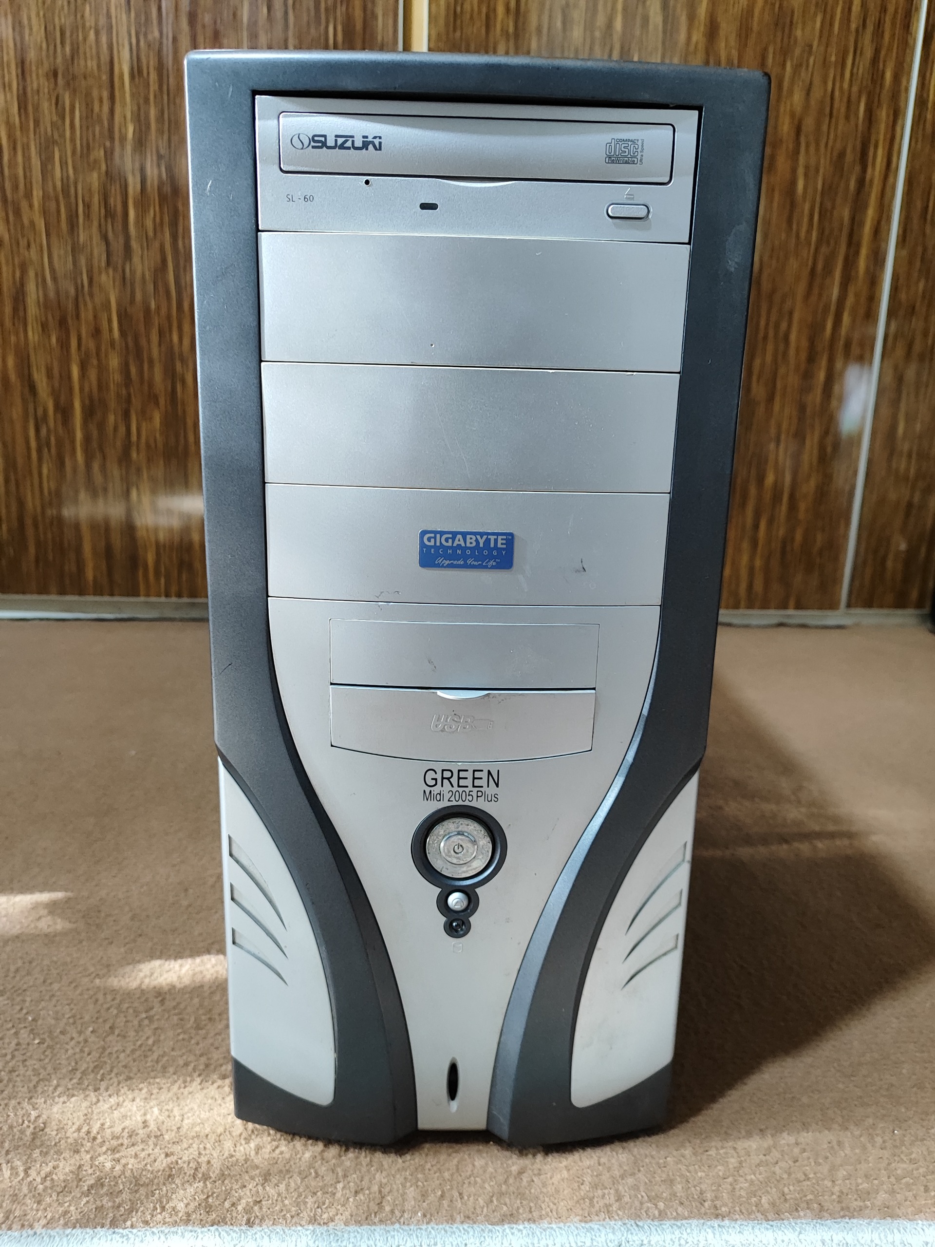 کیس گرین 2هسته با رم 2 ddr2 هارد 160 گرافیک 512