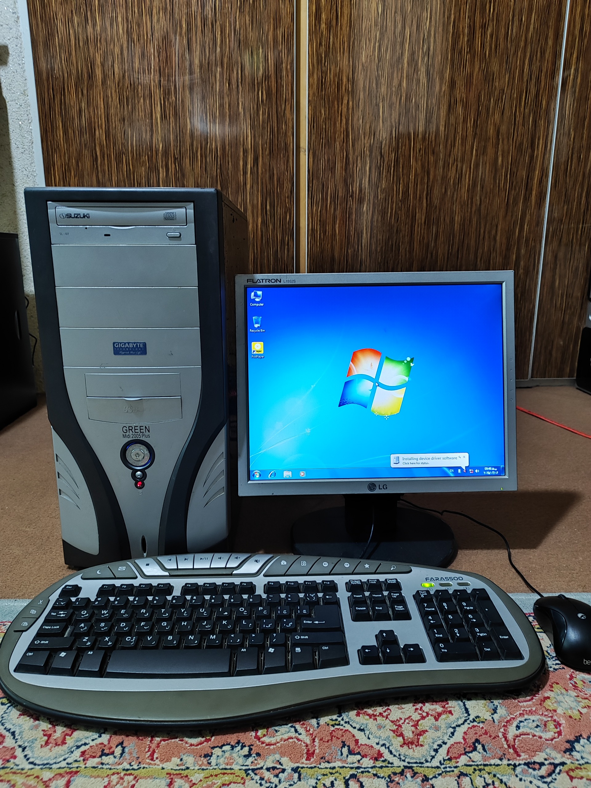 کامپیوتر 2هسته ddr2 با رم 2 هارد 160 گرافیک 512