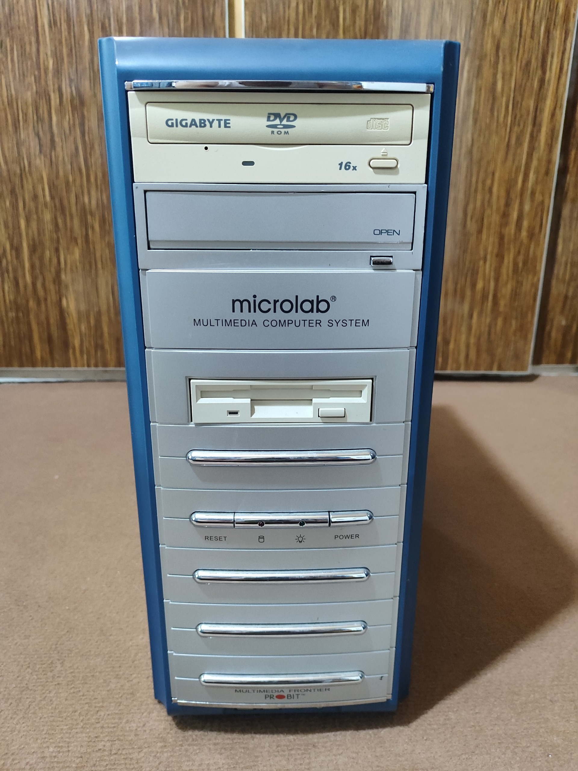کیس 2هسته رم 2 ddr2 هارد 160 گرافیک 128
