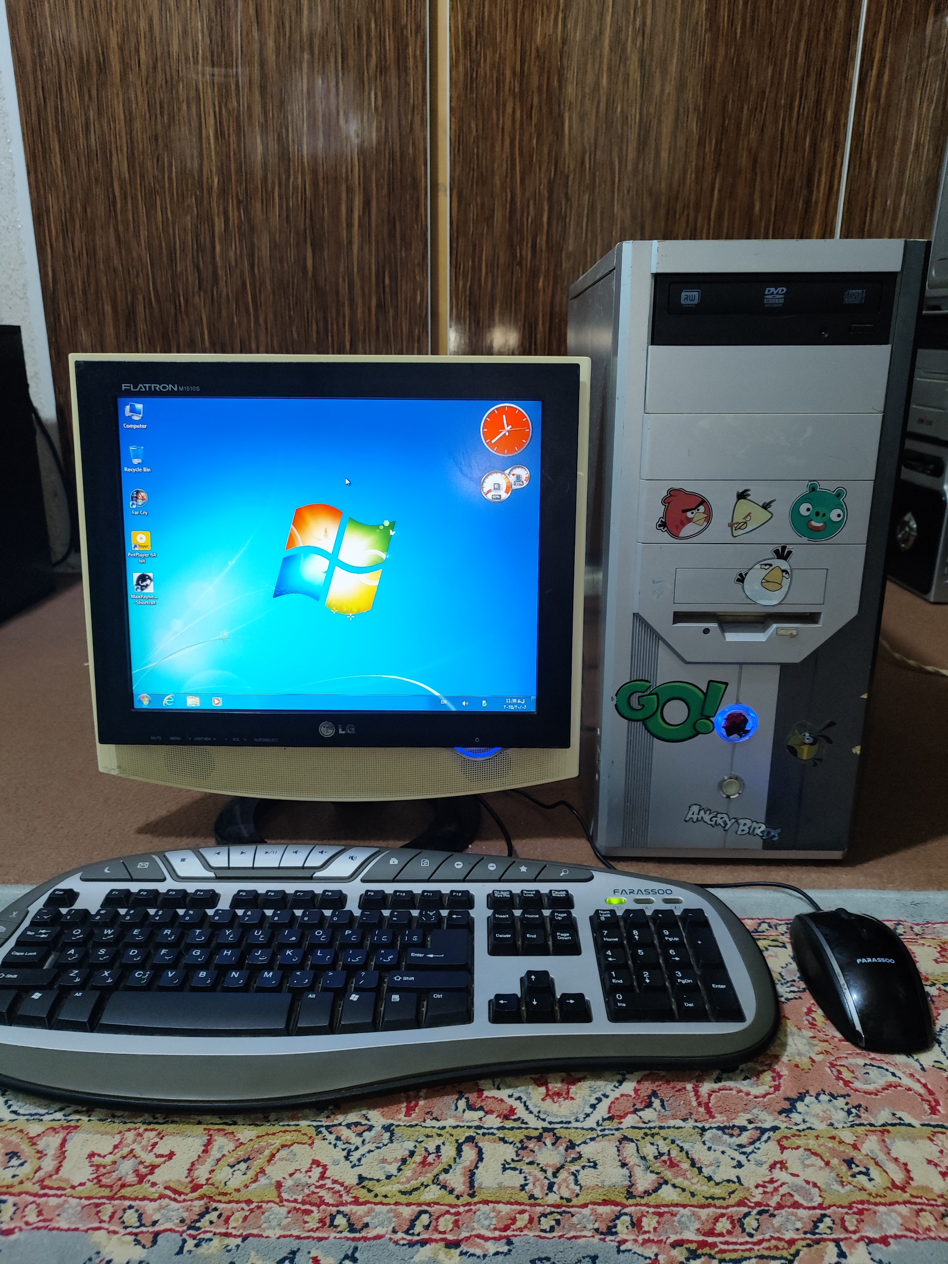 کامپیوتر 5300 با رم 4 ddr2 هارد 250 گرافیک 1