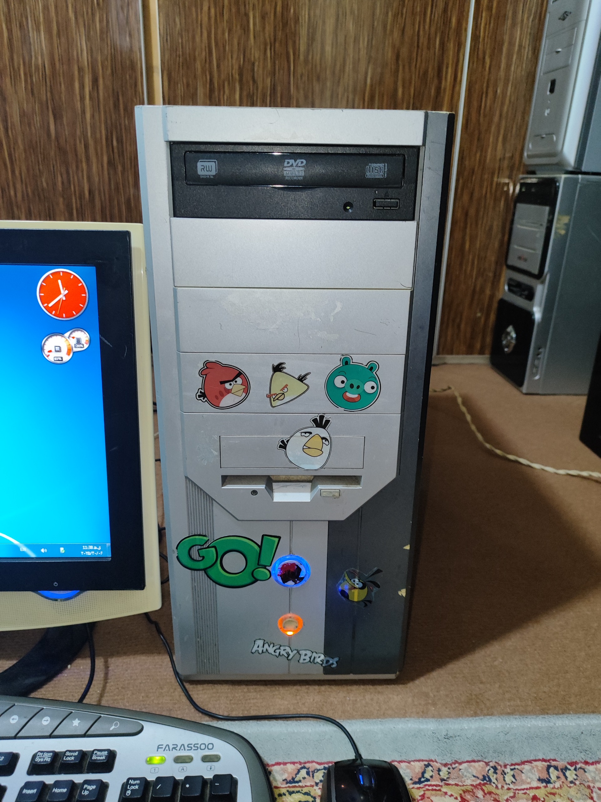 کیس 5300 2هسته با رم 4 هارد 250 گرافیک 1