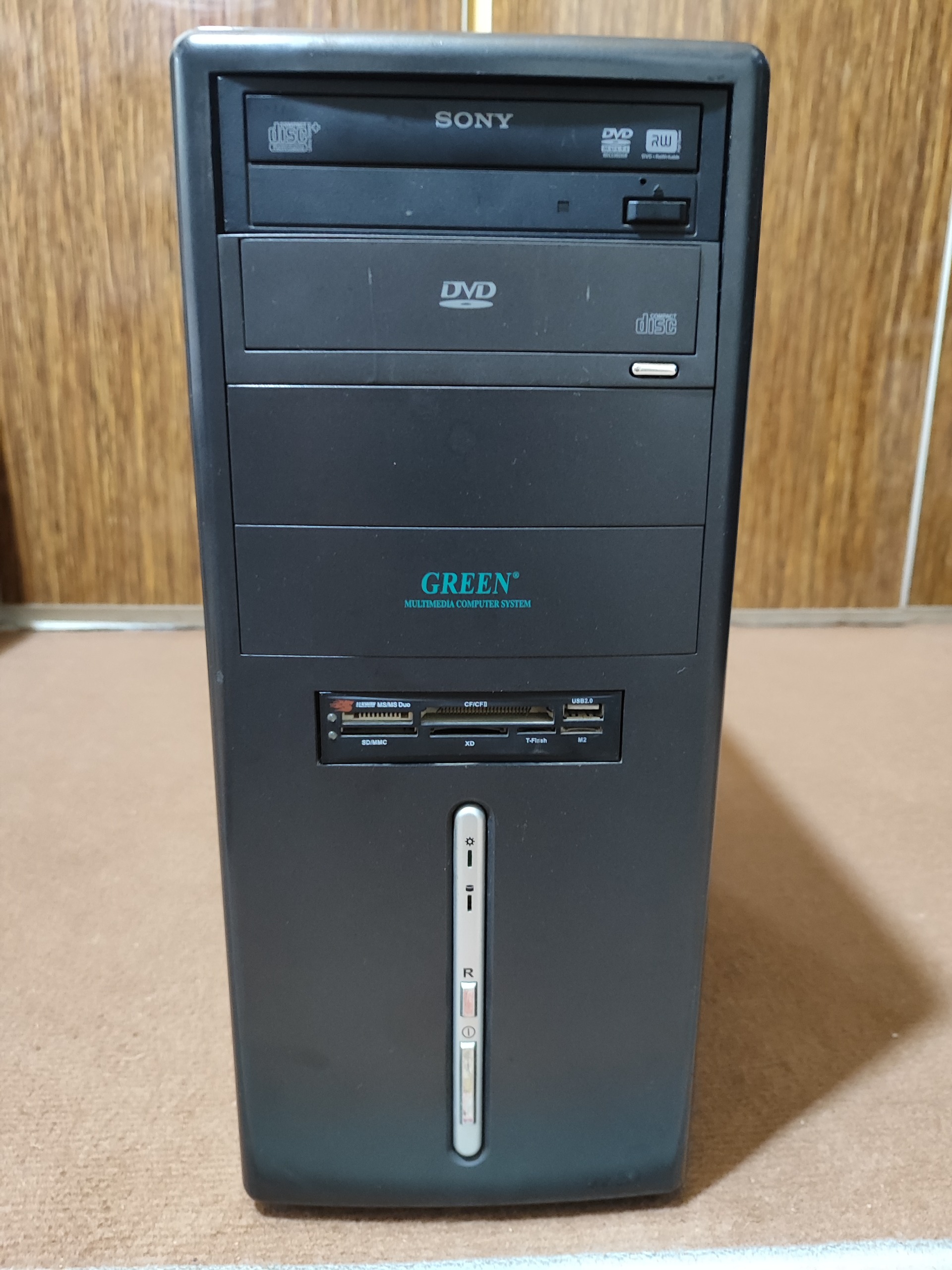 کیس گرین 4هسته رم 16 هارد 500 و ssd گرافیک 2