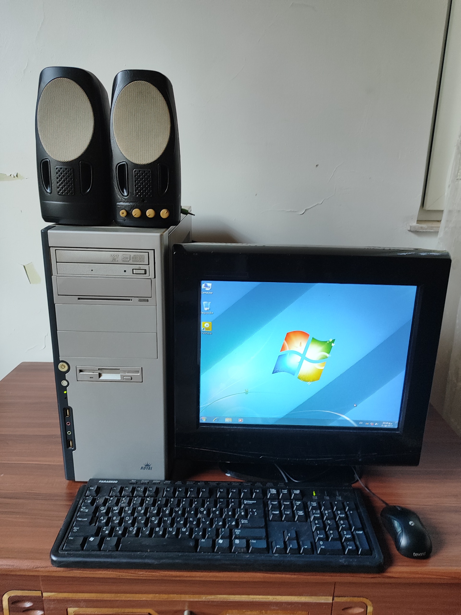 سیستم کامل 3400 با رم 2 هارد 160 گرافیک 256