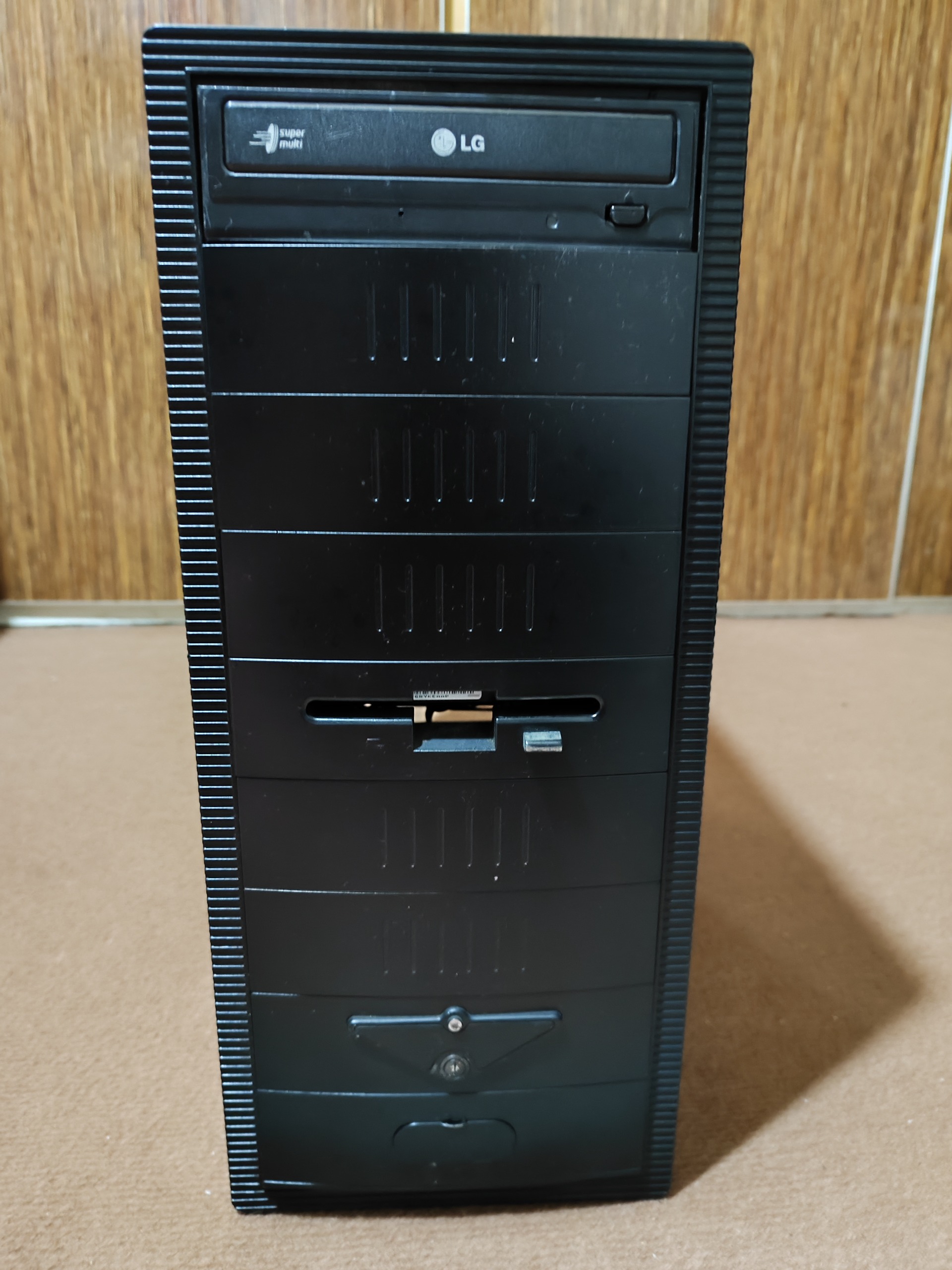 کیس 5700 رم 4 ddr3 هارد 250 گرافیک 512