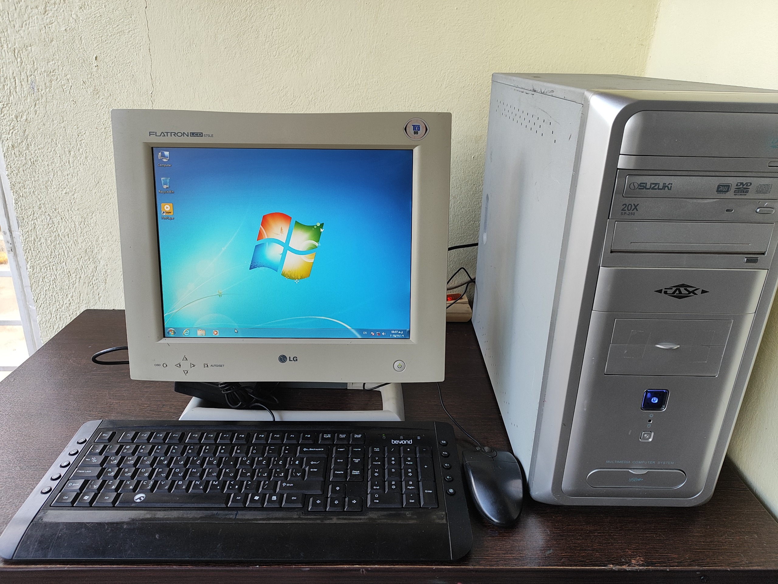 کامپیوتر 2هسته رم 3 ddr2 هارد 160 گرافیک 513