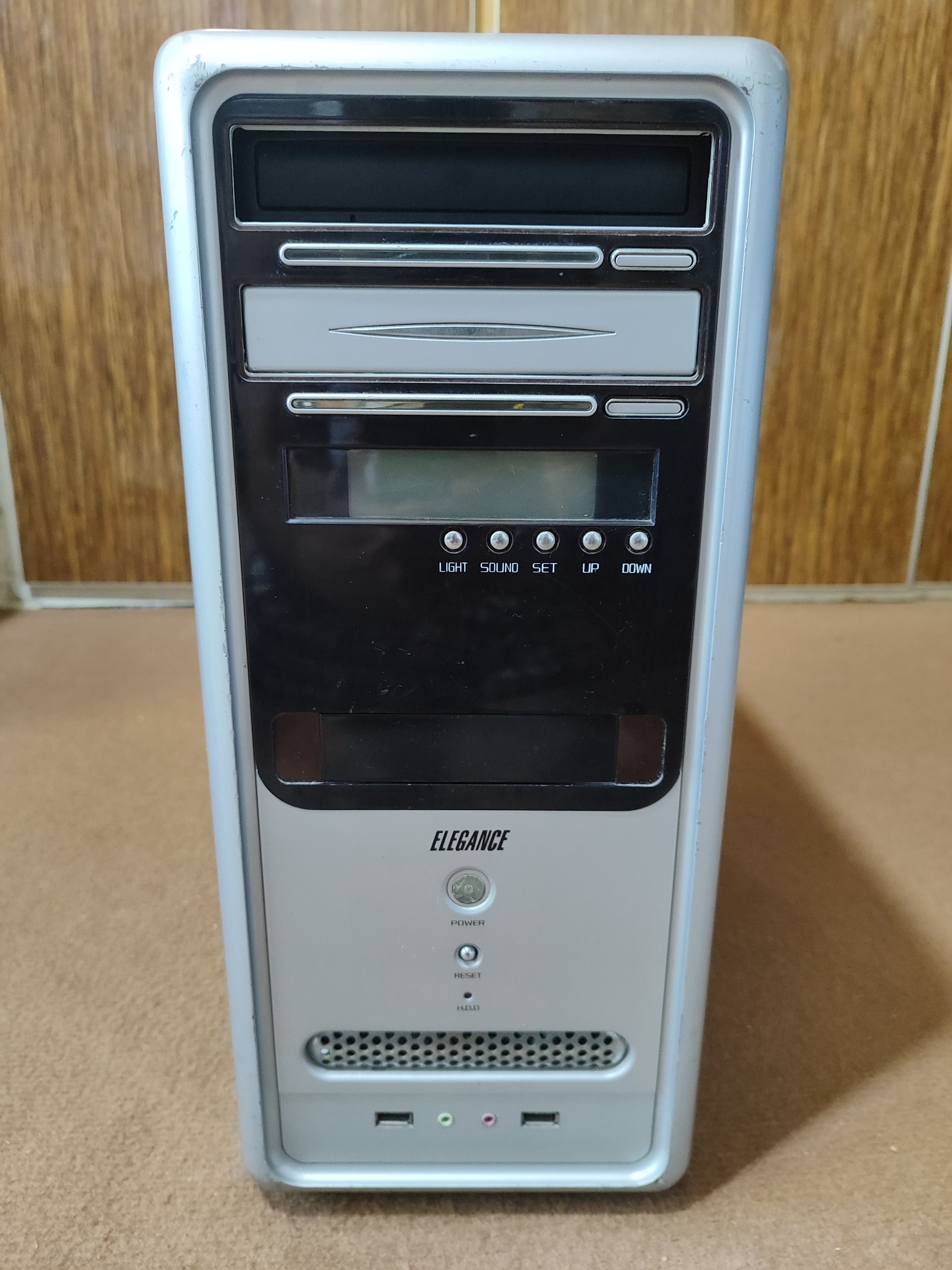 کیس 3200 رم 2 ddr2 هارد 160 گرافیک 256